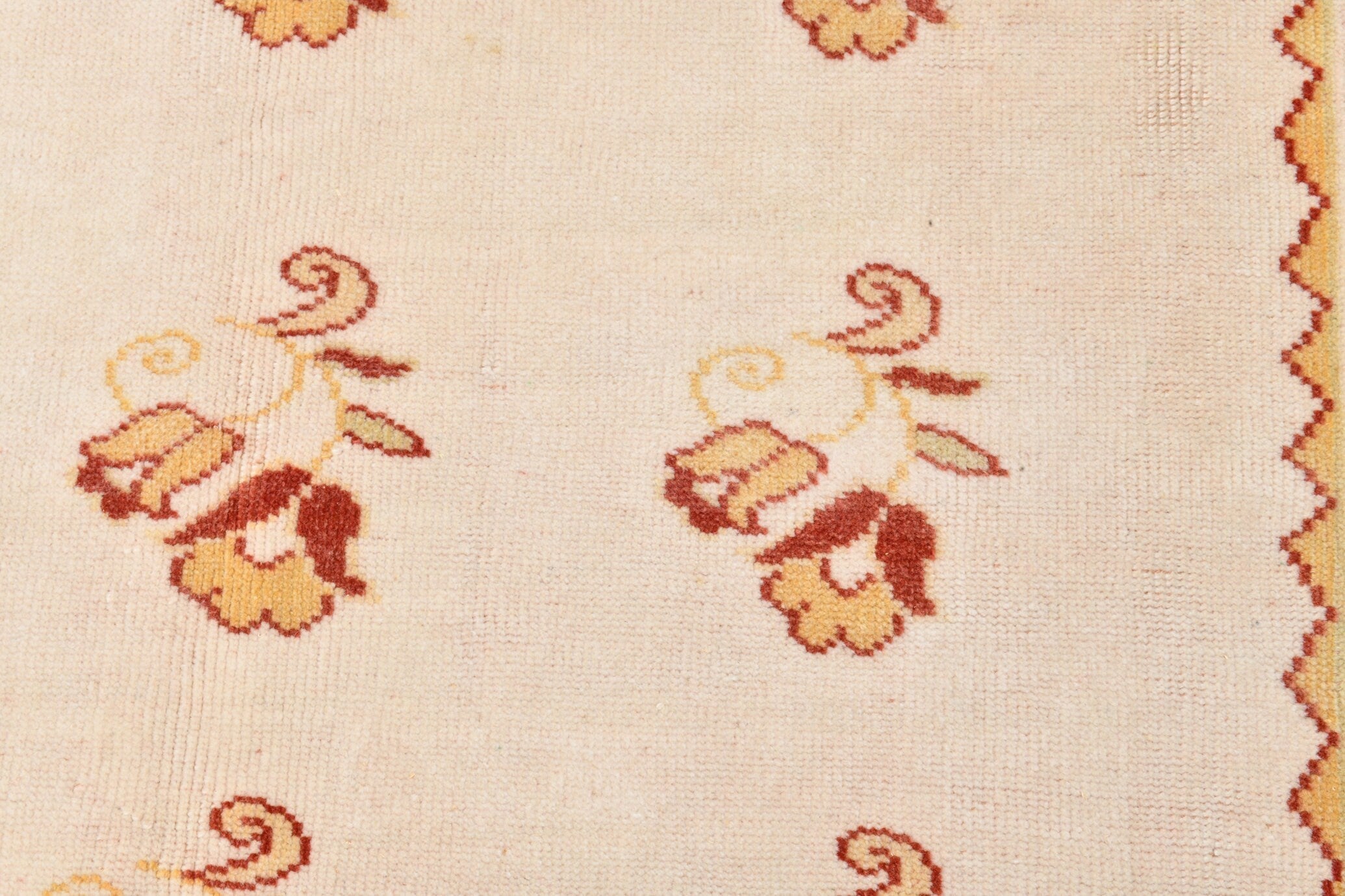 Turkish Vintage Rug  5'7" x 7'10" ft