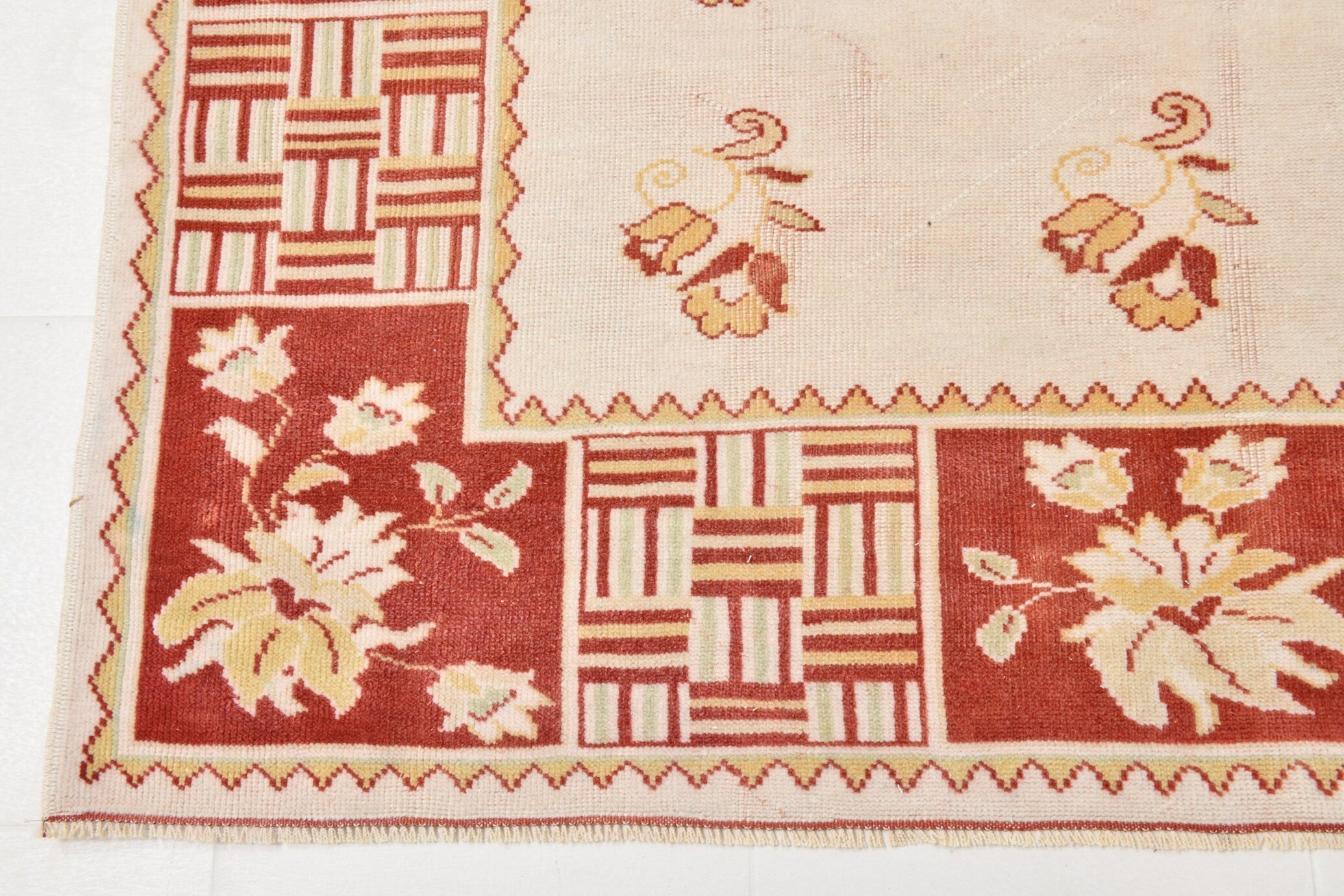 Turkish Vintage Rug  5'7" x 7'10" ft