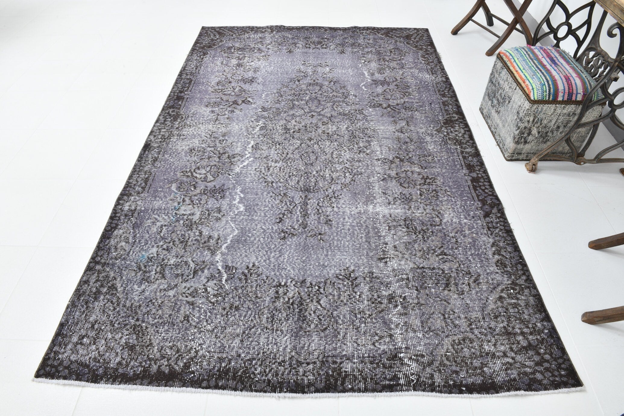 Turkish Vintage Rug  5'7" x 8'10" ft