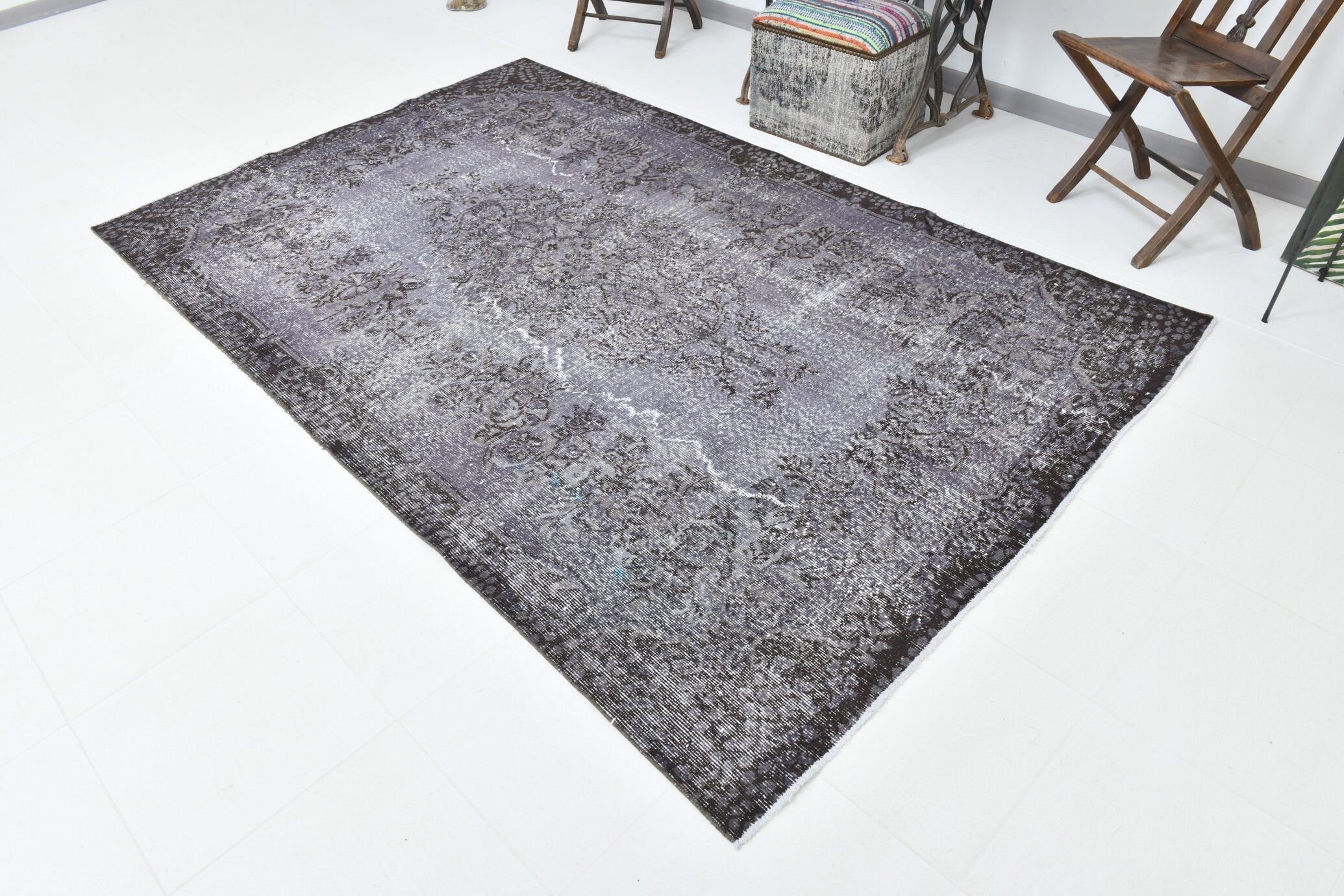 Turkish Vintage Rug  5'7" x 8'10" ft