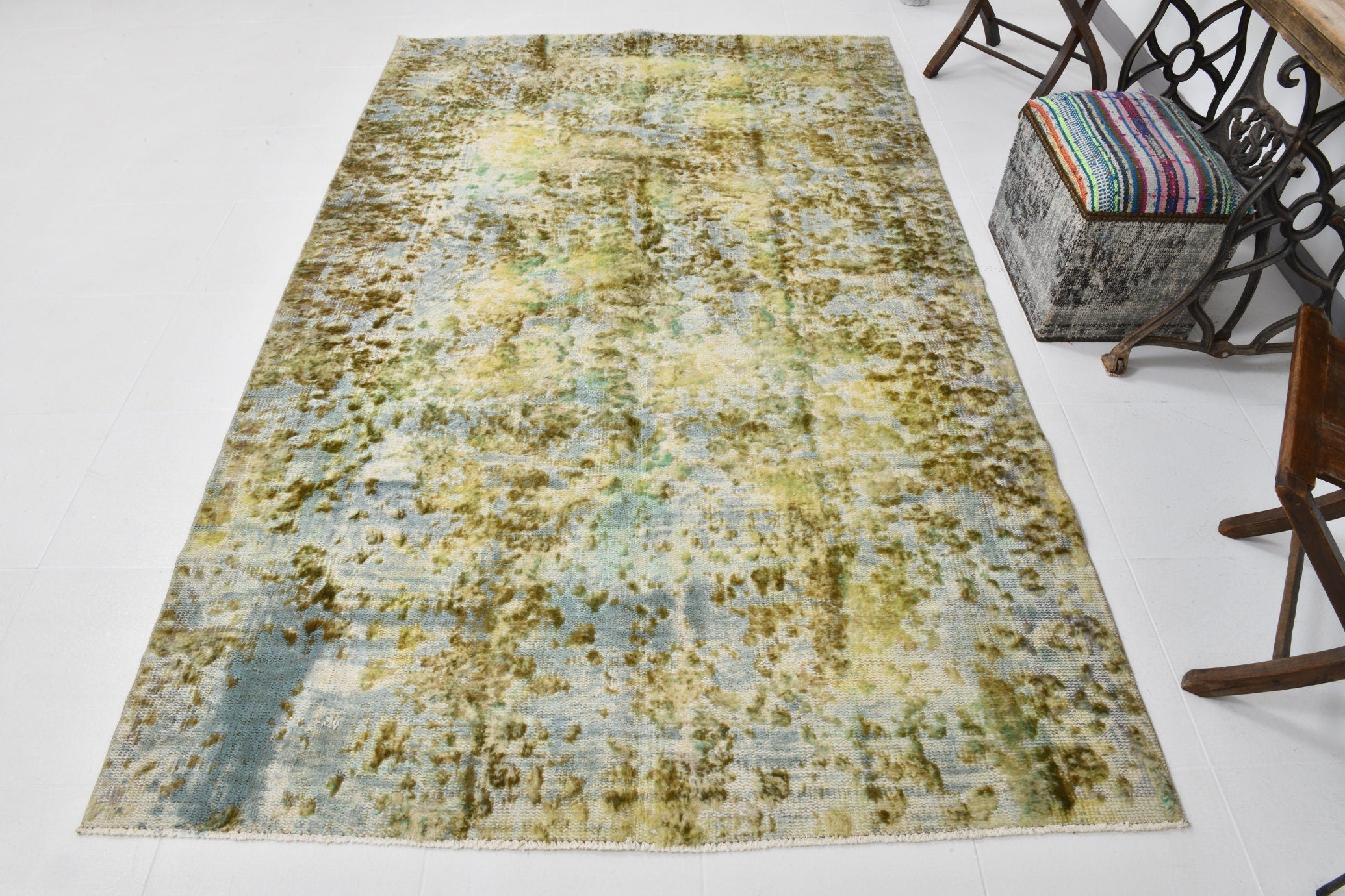 Turkish Vintage Rug  5'7" x 8'11" ft