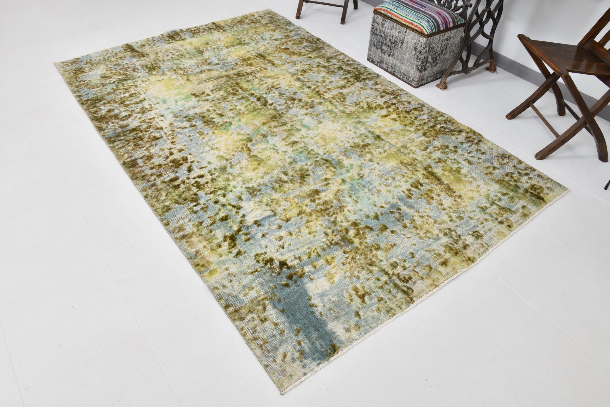 Turkish Vintage Rug  5'7" x 8'11" ft