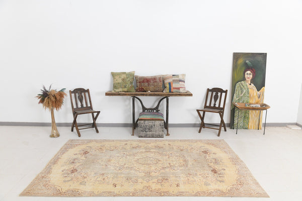 Turkish Vintage Rug  5'7" x 9'1" ft