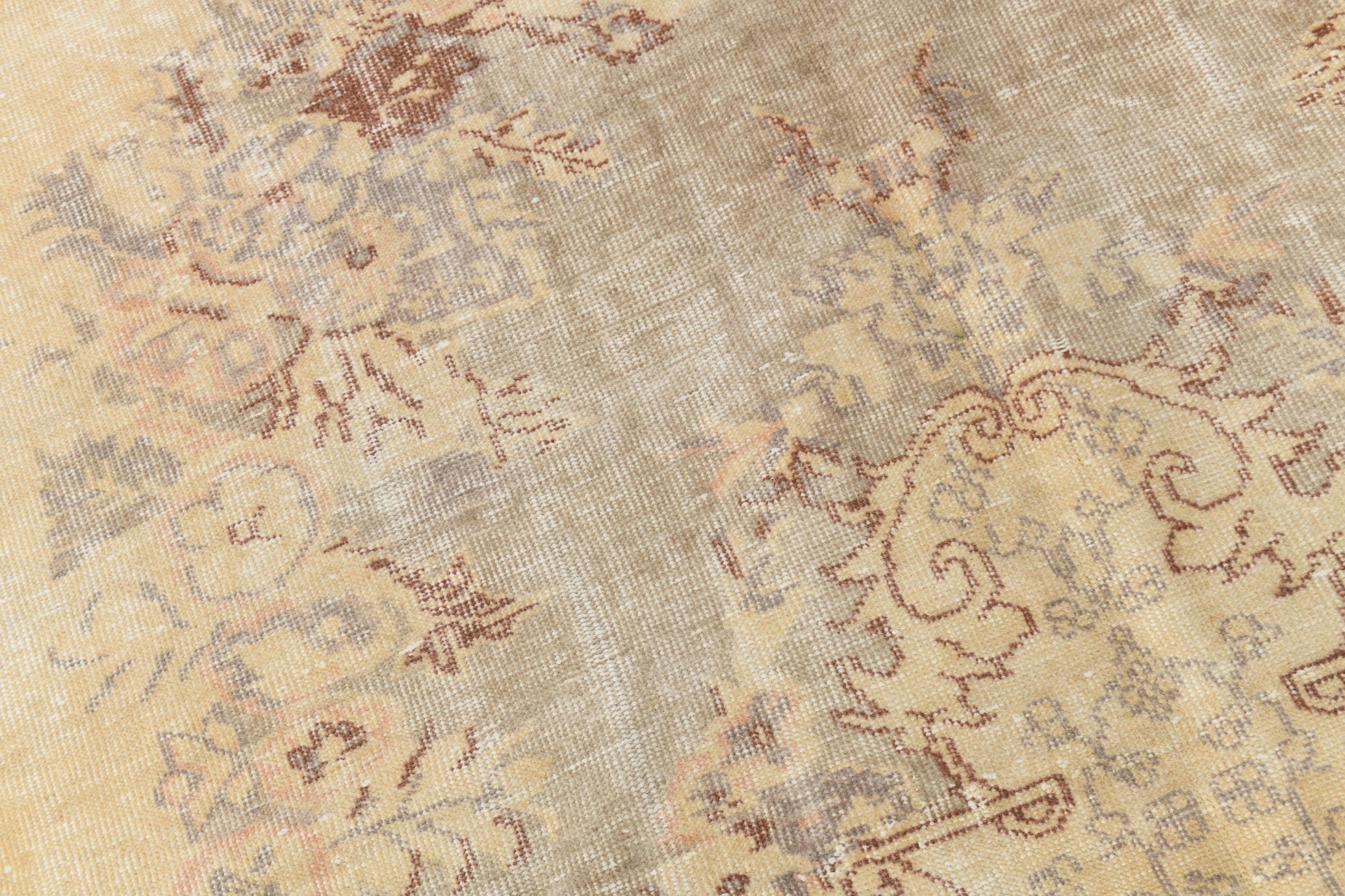 Turkish Vintage Rug  5'7" x 9'1" ft