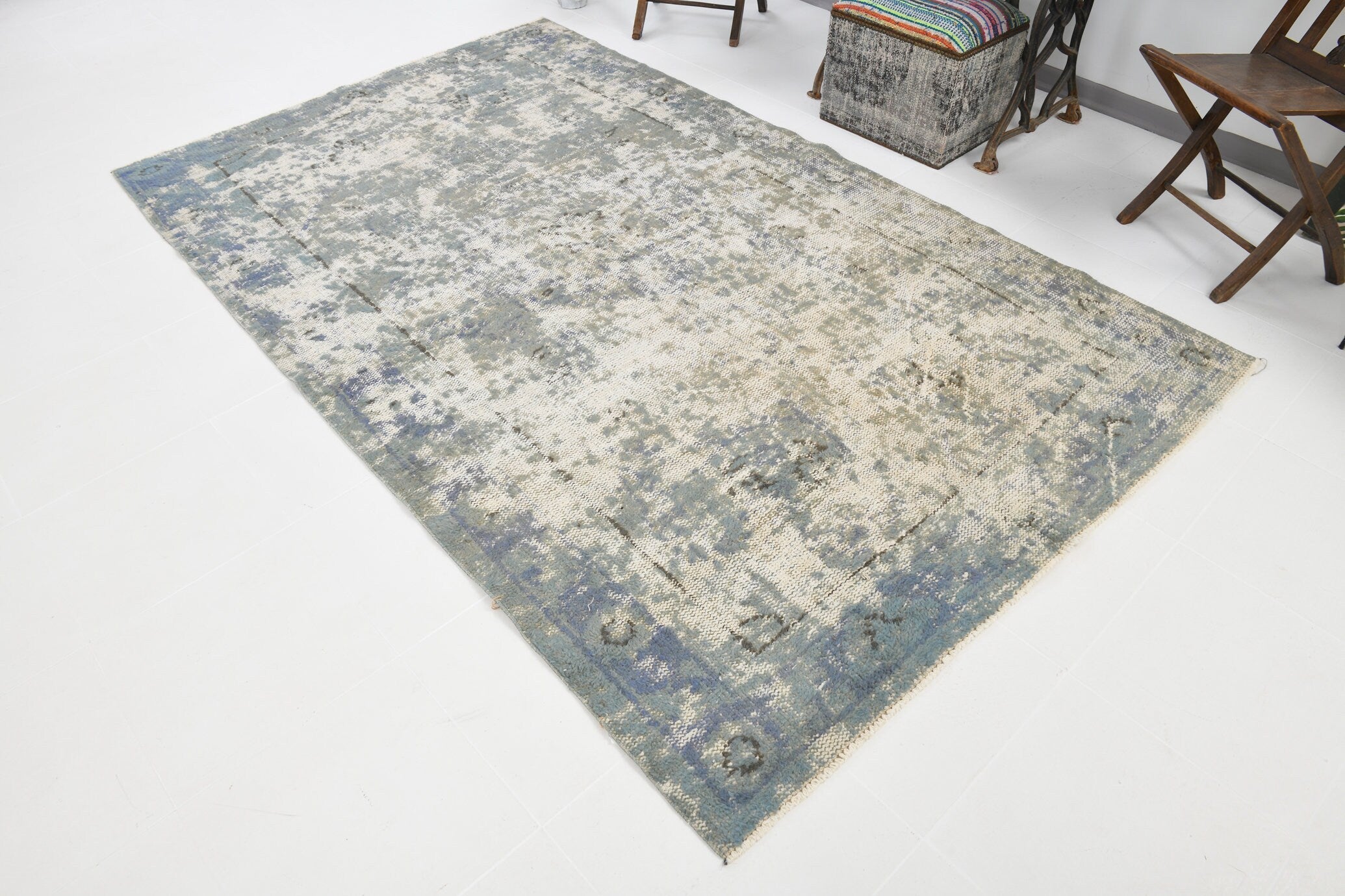 Turkish Vintage Rug  5'7" x 9'1" ft