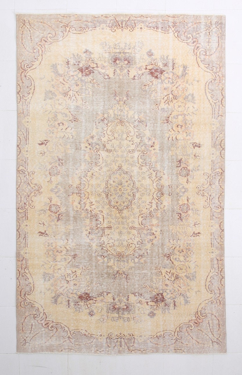Turkish Vintage Rug  5'7" x 9'1" ft