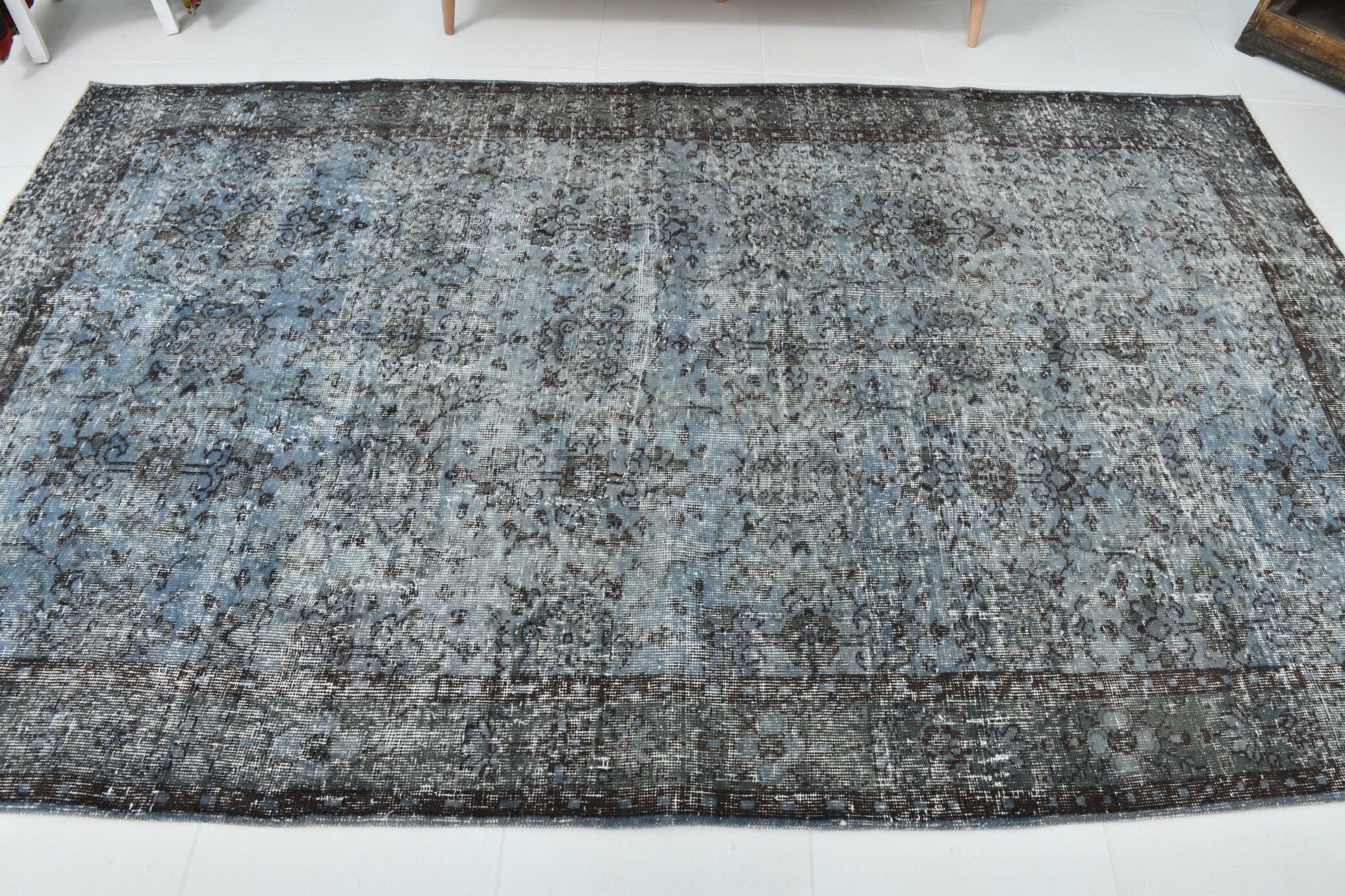 Turkish Vintage Rug 5’7’ x 9’3’