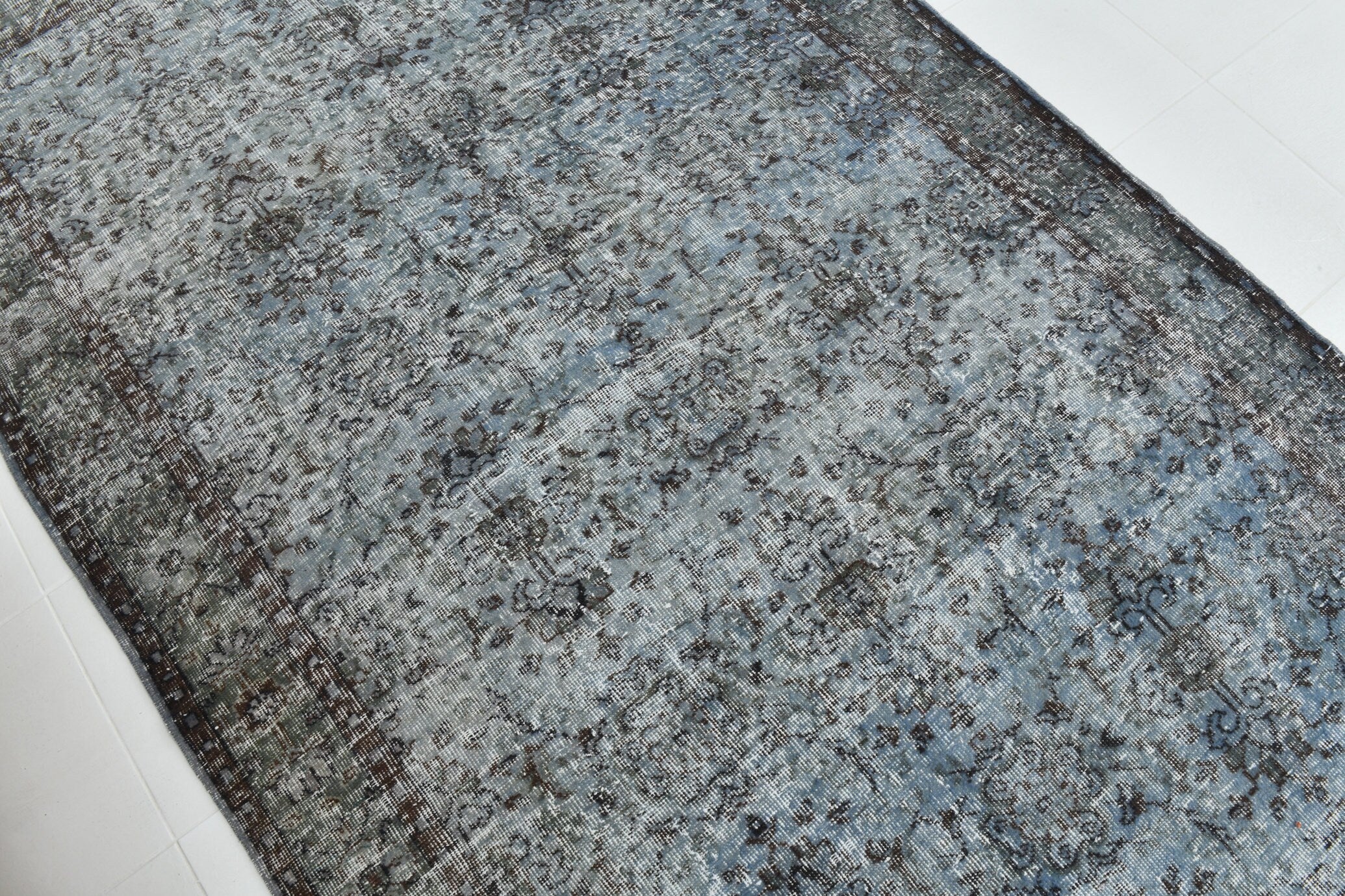 Turkish Vintage Rug 5’7’ x 9’3’