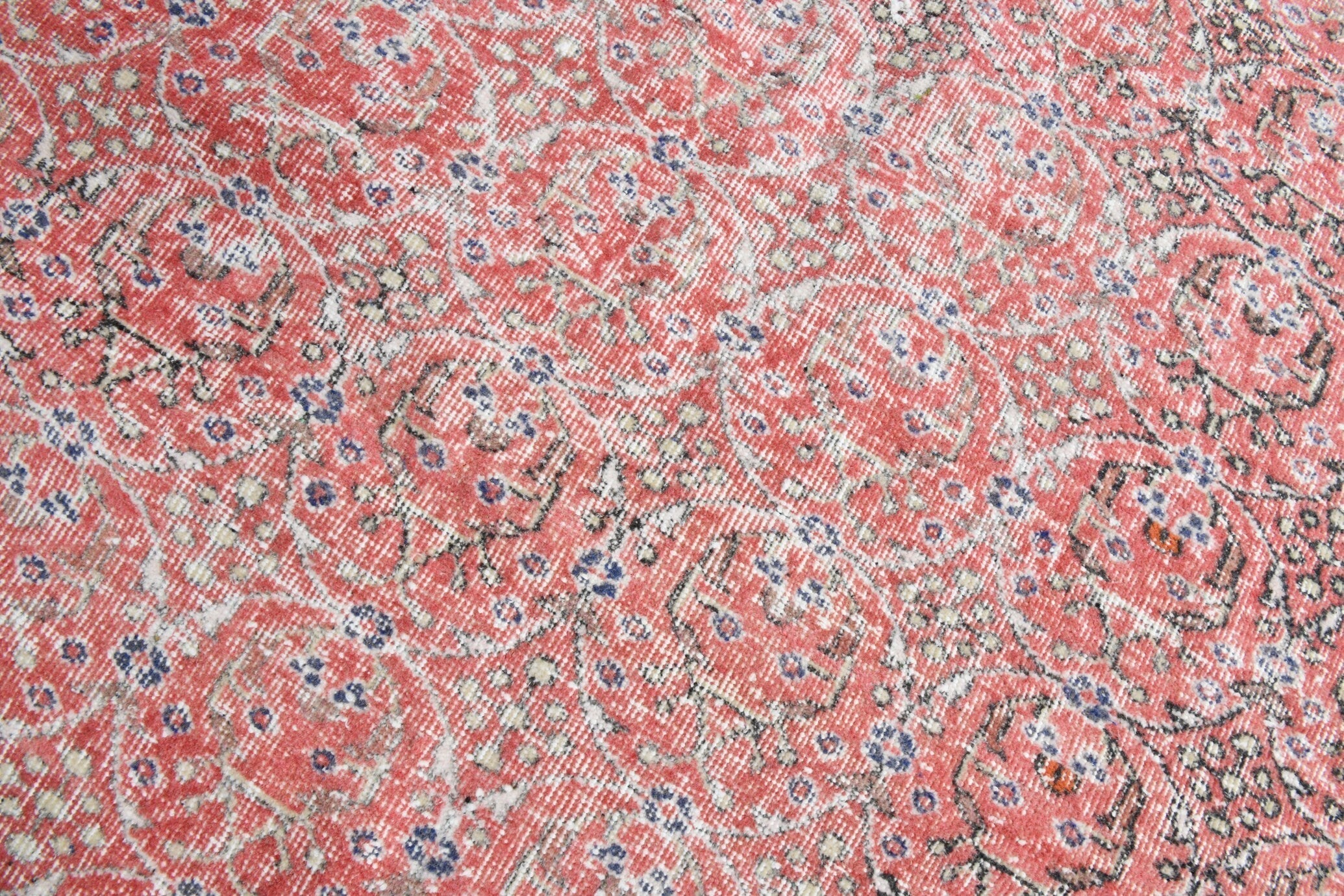 Turkish Vintage Rug 5’7’ x 9’4’