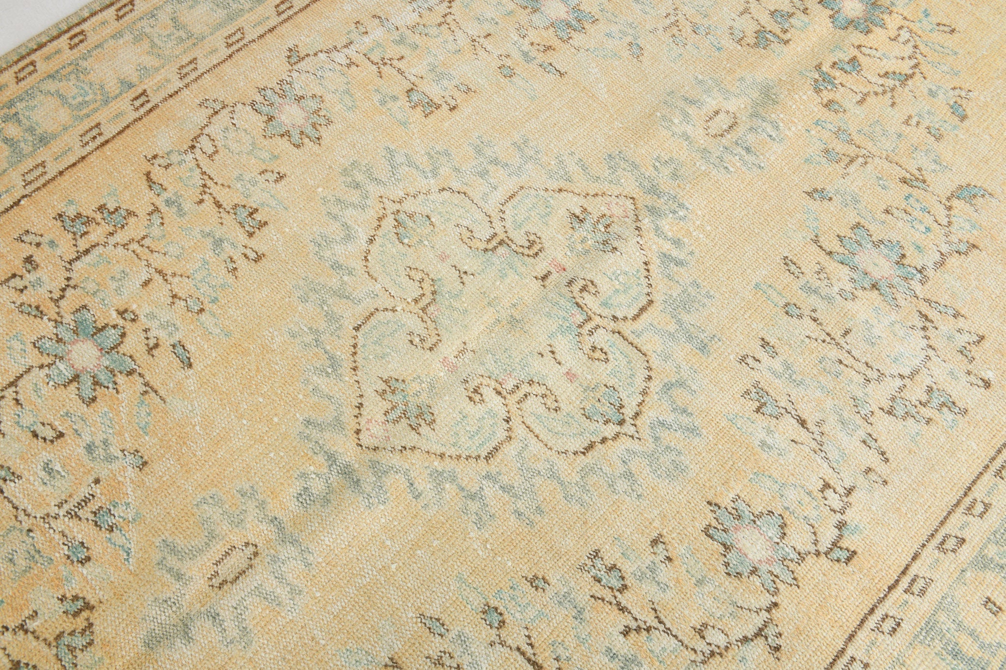 Turkish Vintage Rug 5’7’ x 9’5’