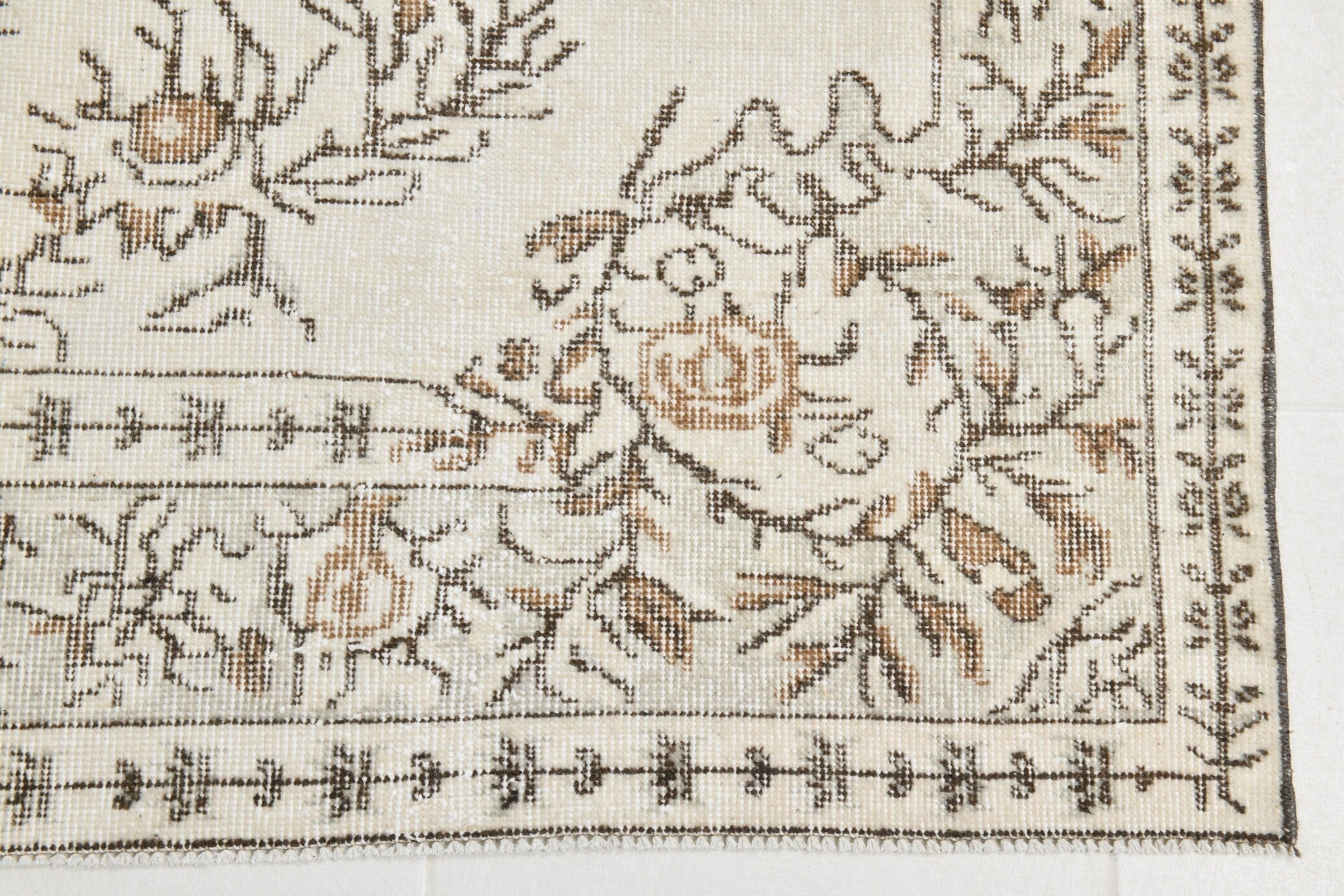 Turkish Vintage Rug 5’7’ x 9’5’
