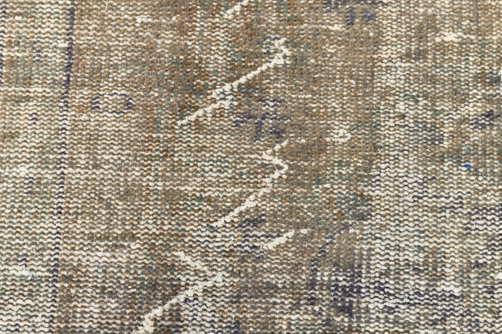 Turkish Vintage Rug  5'7" x 9'5" ft