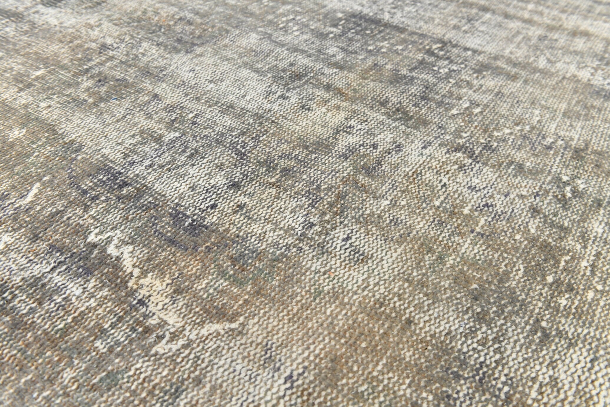 Turkish Vintage Rug  5'7" x 9'5" ft