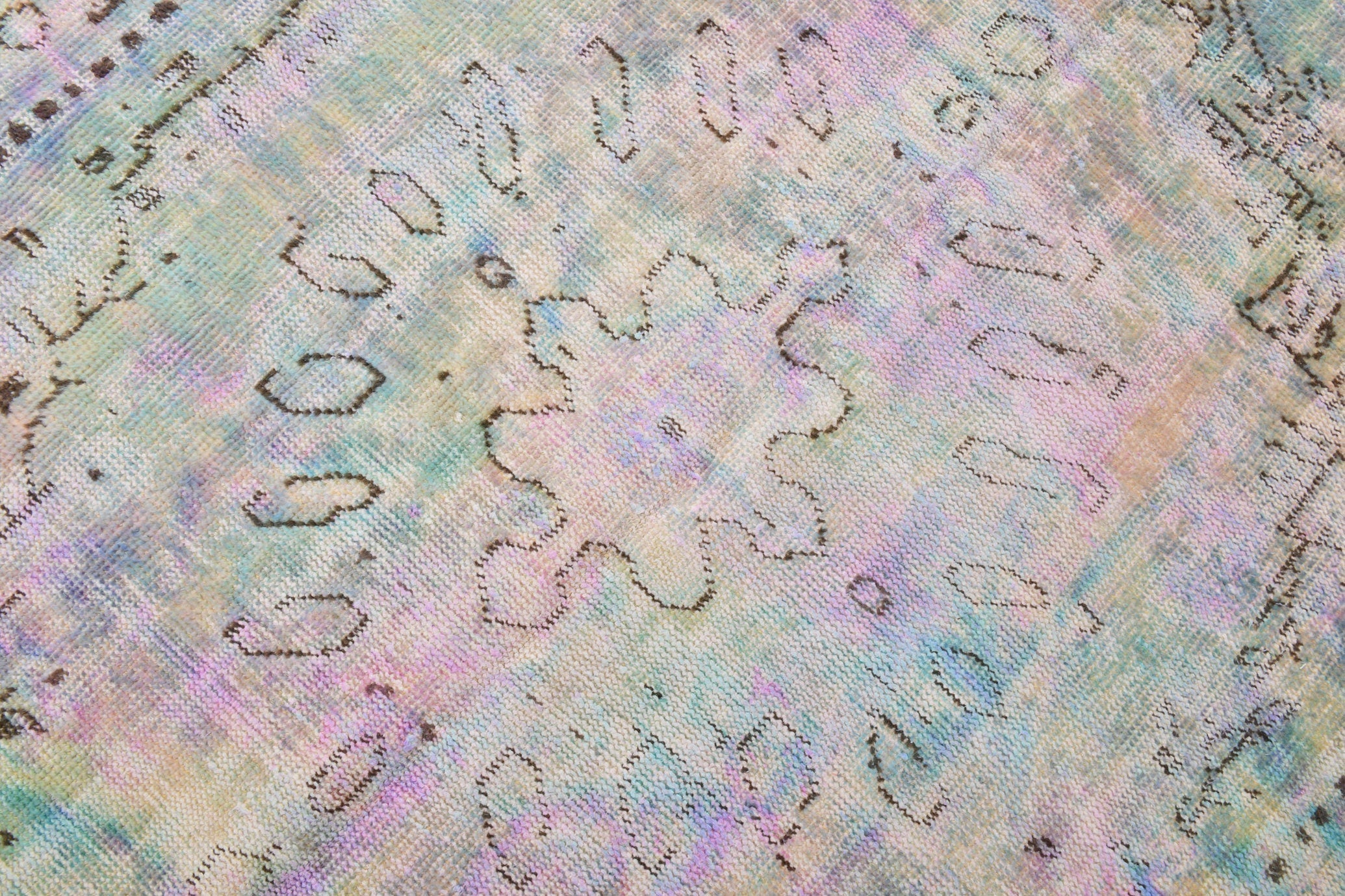 Turkish Vintage Rug  5'7" x 9'9" ft