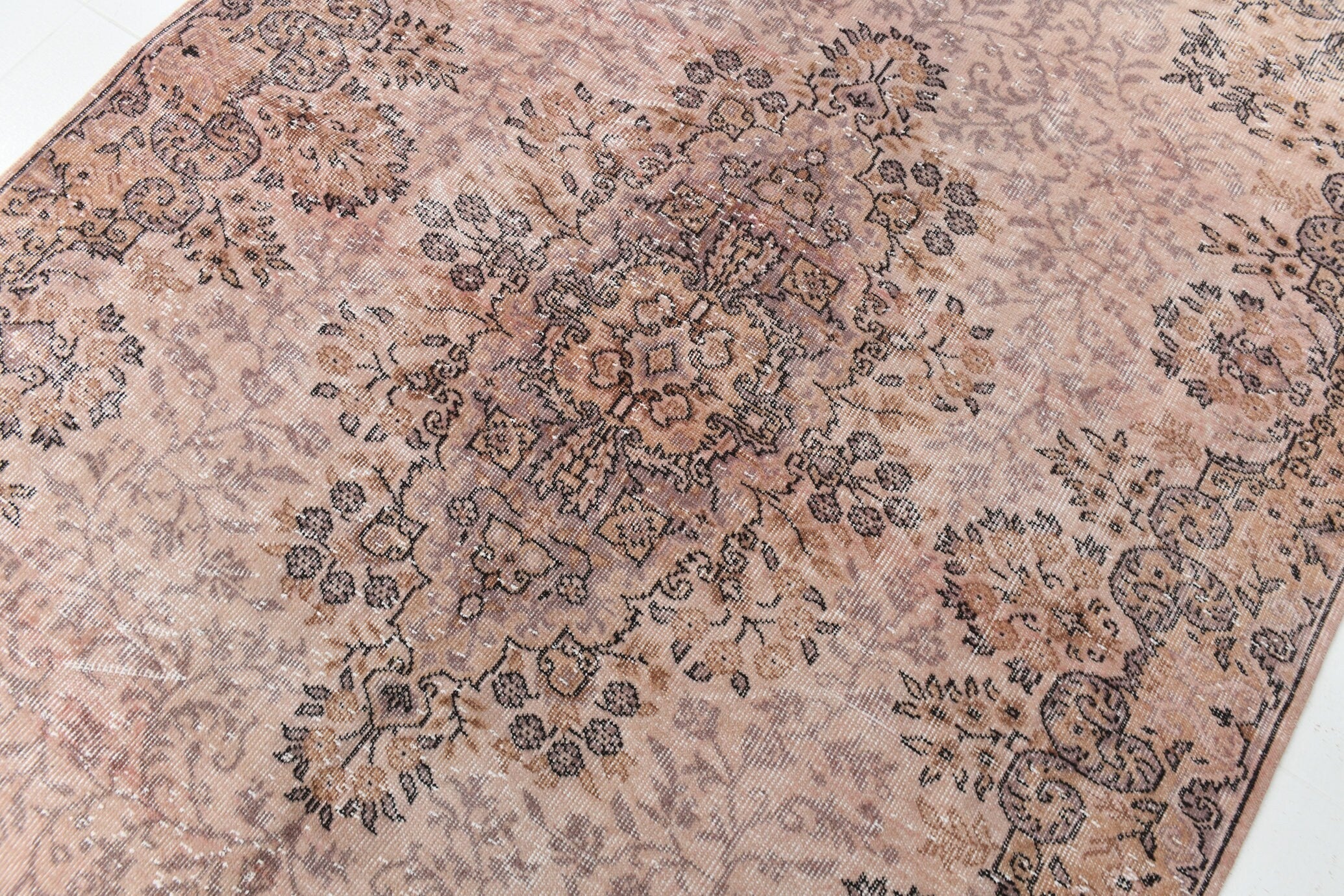 Turkish Vintage Rug  5'8" x 8'9" ft