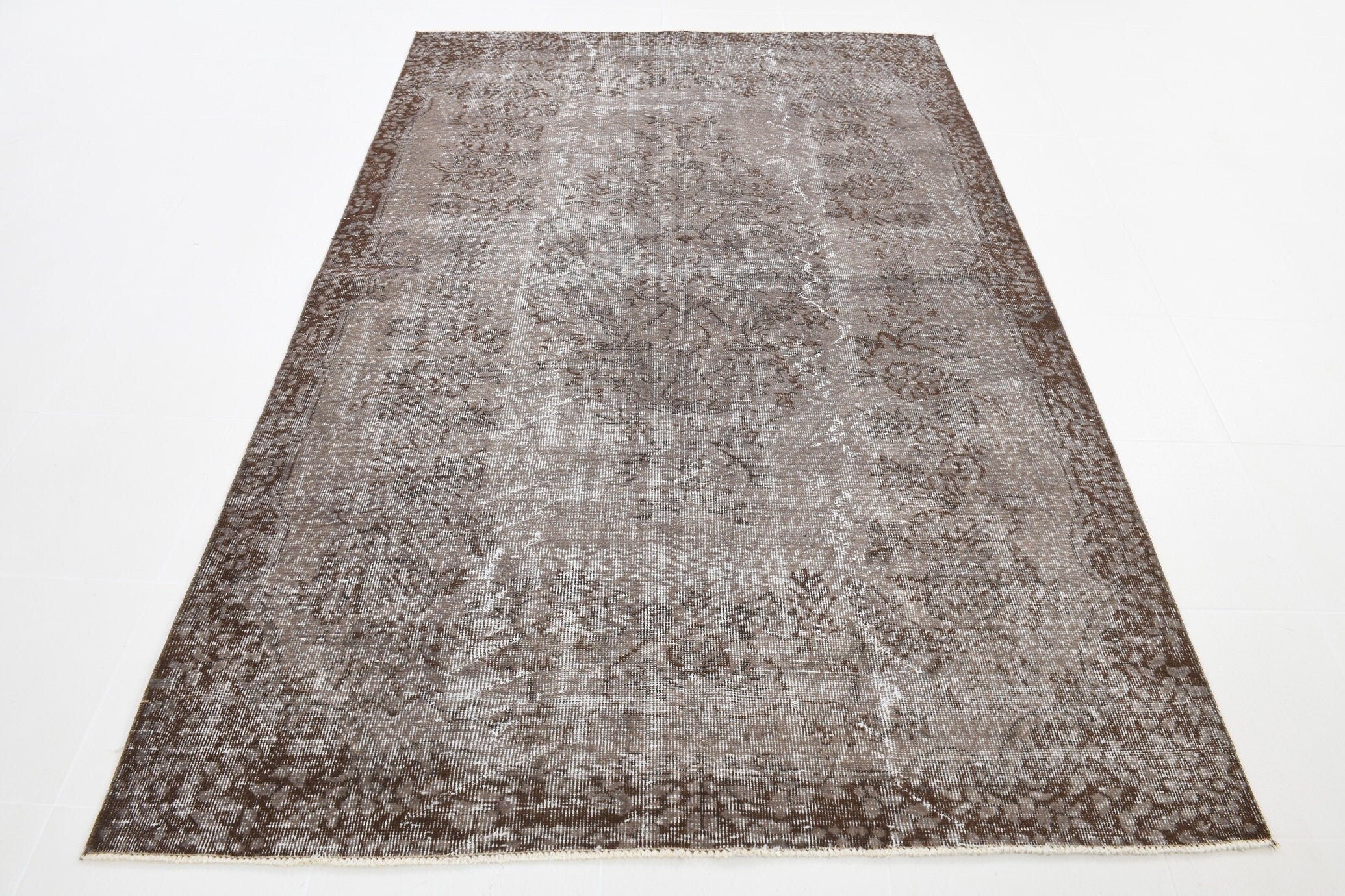 Turkish Vintage Rug 5’8’’ x 8’9’’ ft