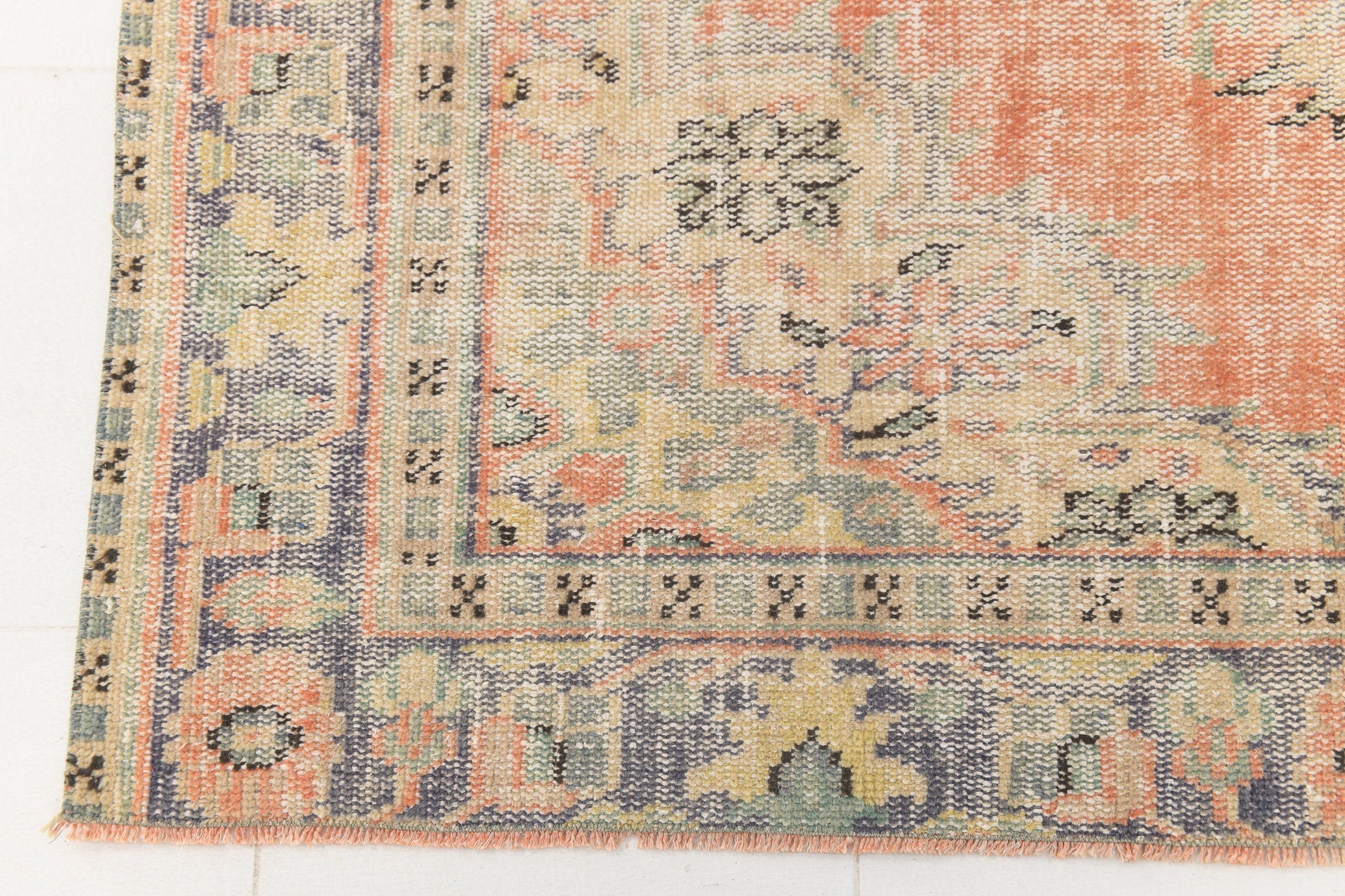 Turkish Vintage Rug  5'8" x 9'1" ft