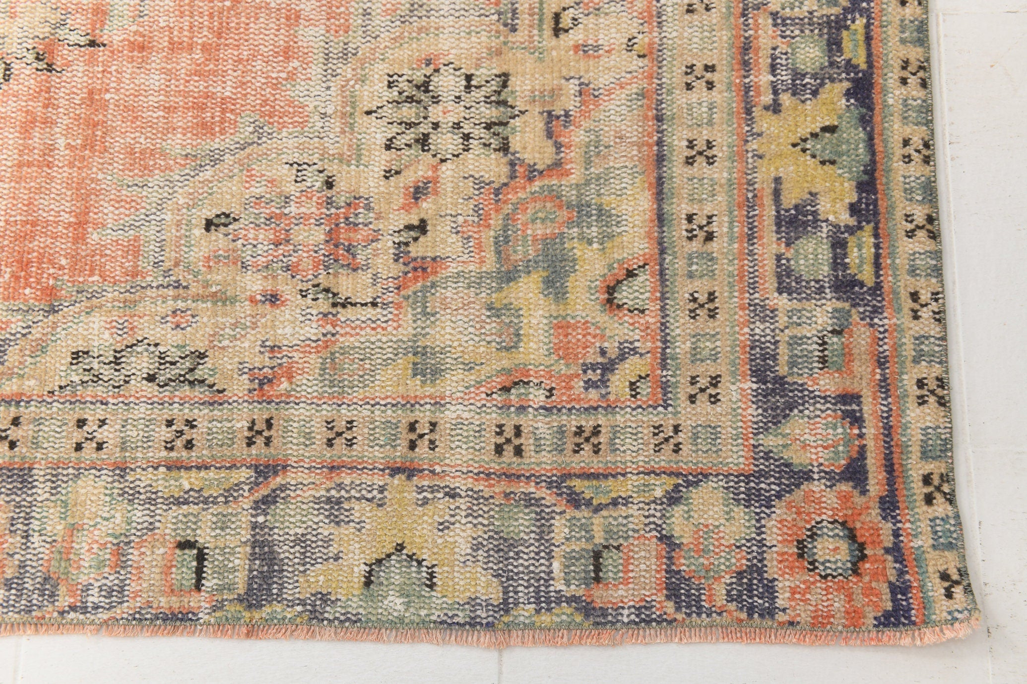Turkish Vintage Rug  5'8" x 9'1" ft