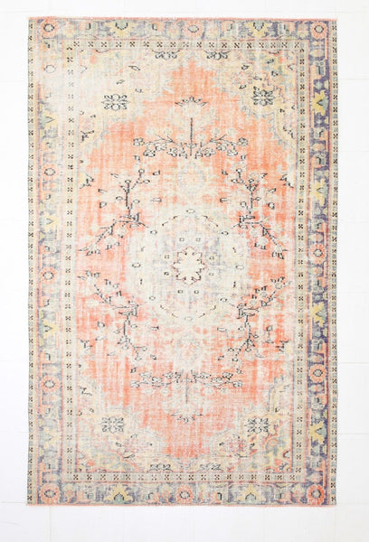 Turkish Vintage Rug  5'8" x 9'1" ft
