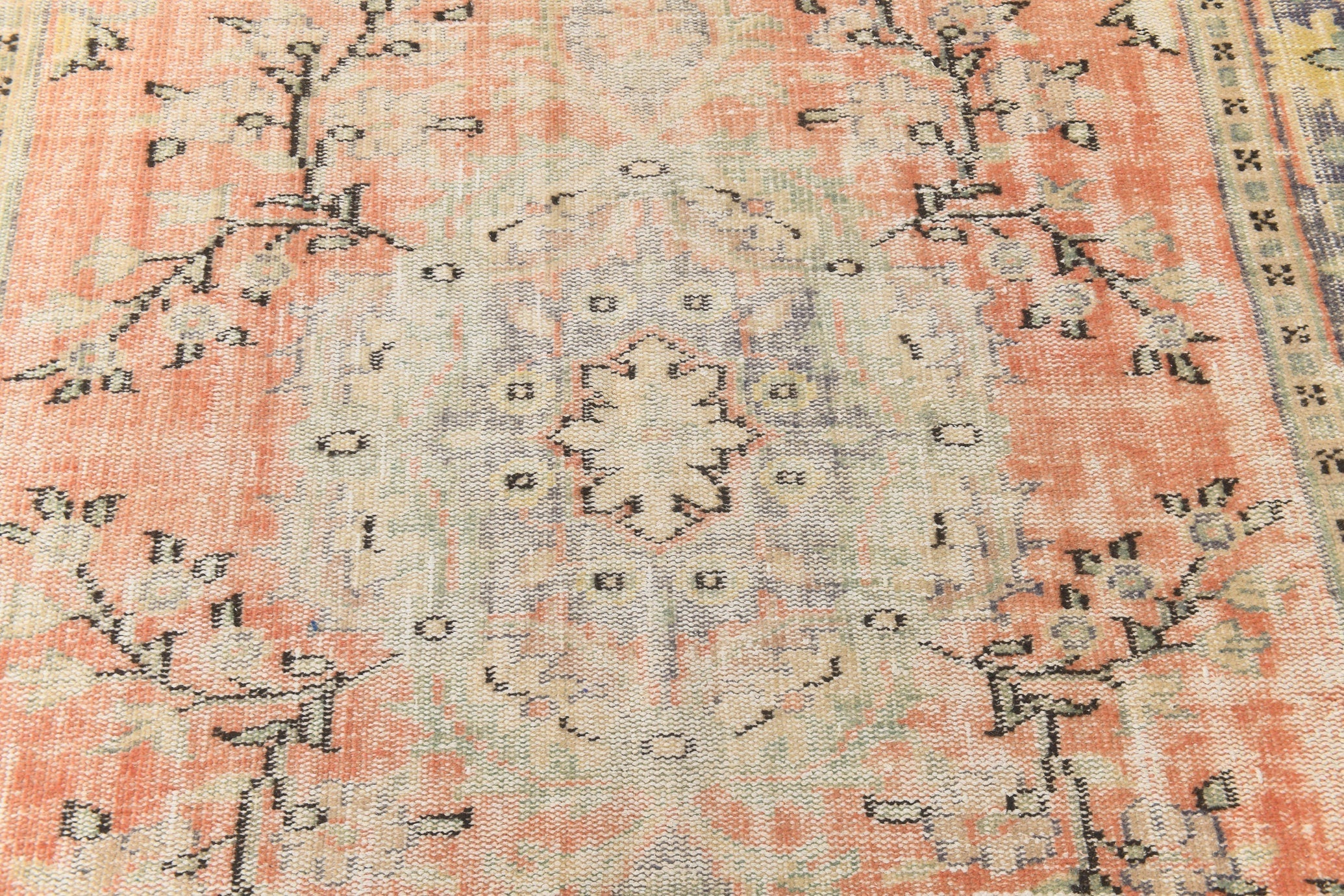 Turkish Vintage Rug  5'8" x 9'1" ft