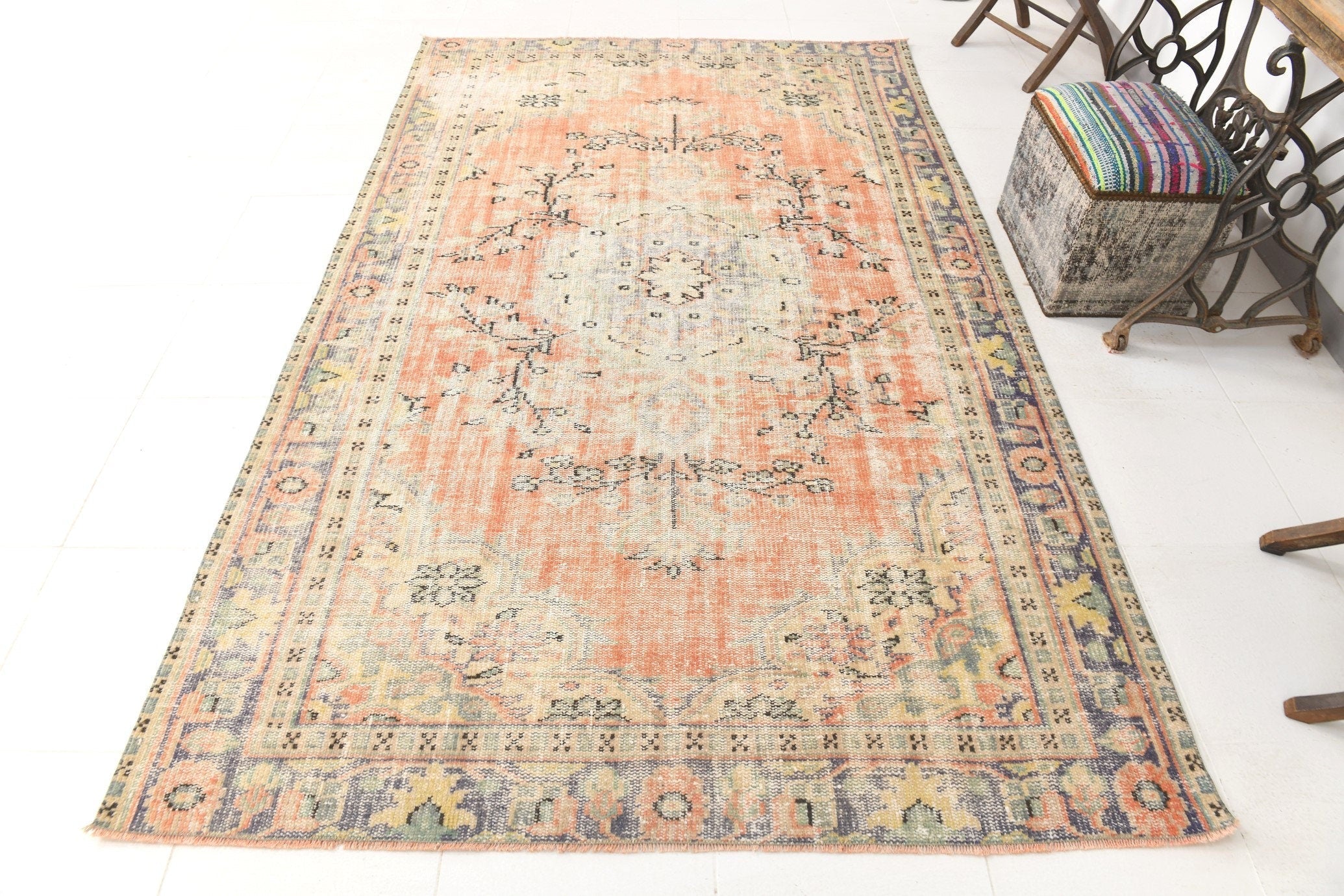 Turkish Vintage Rug  5'8" x 9'1" ft