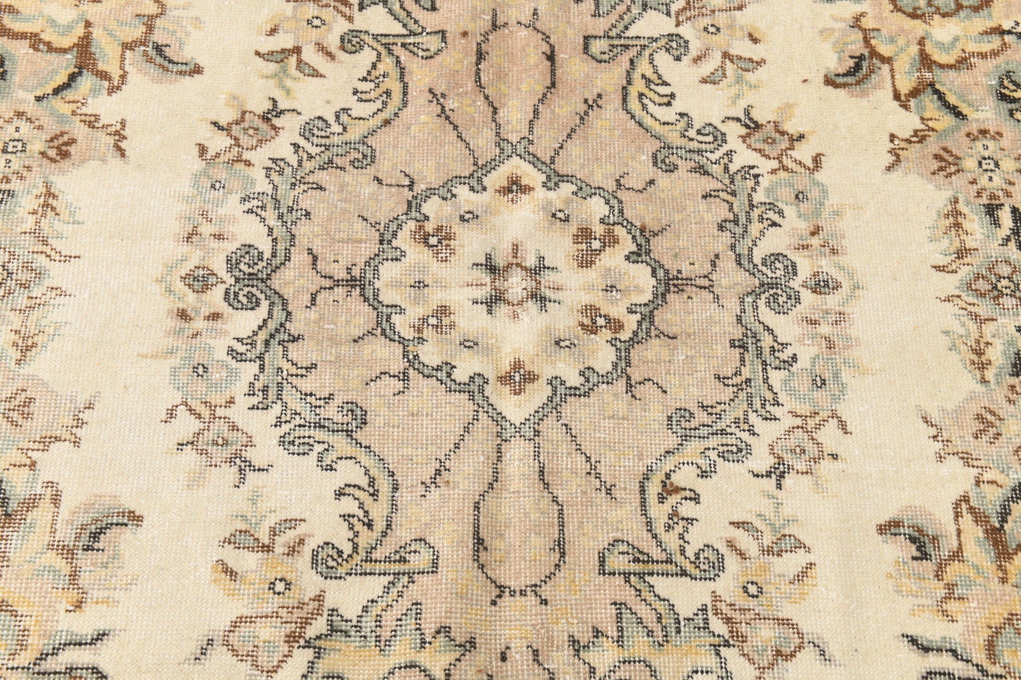 Turkish Vintage Rug  5'8" x 9'12" ft