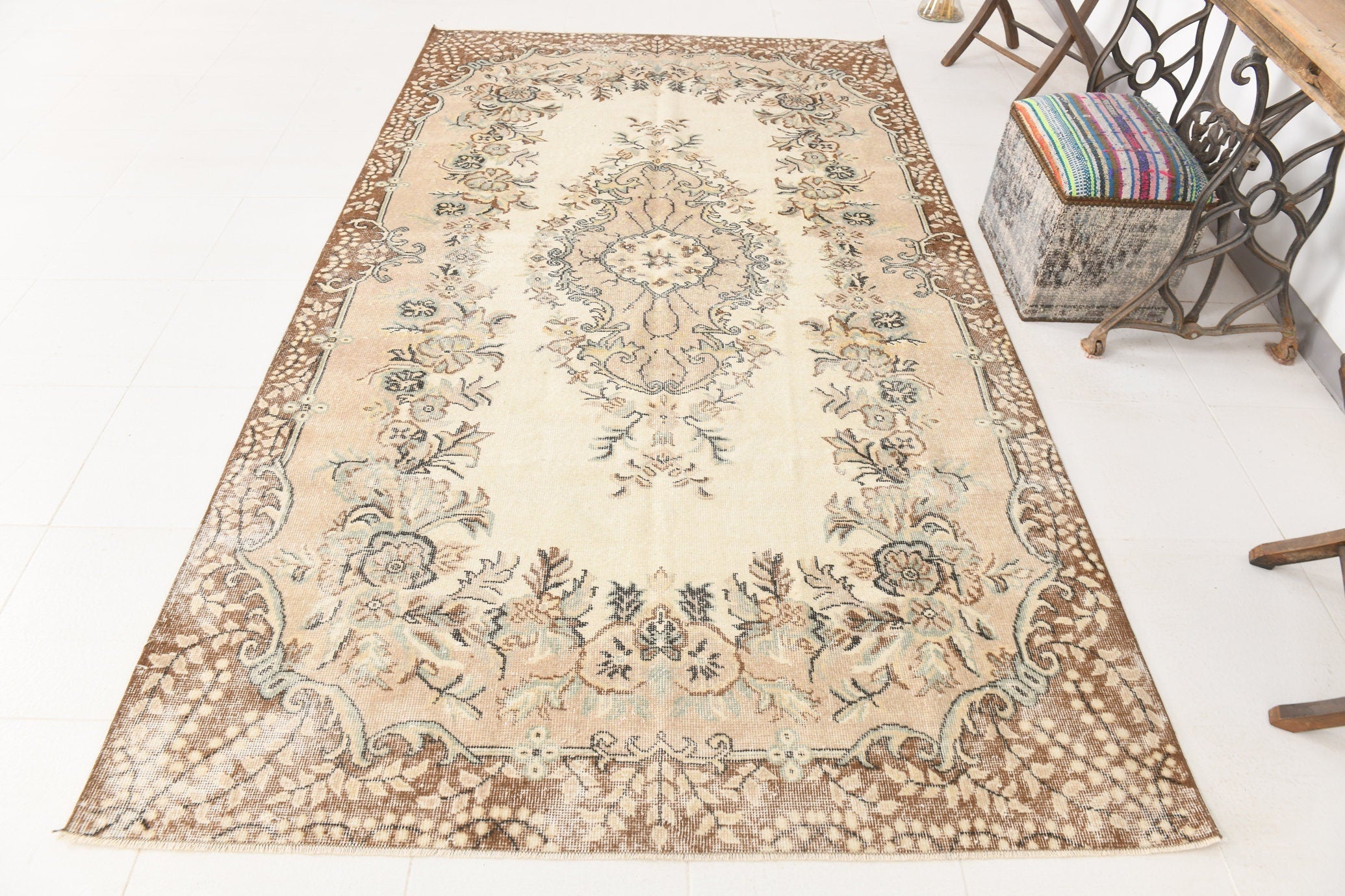 Turkish Vintage Rug  5'8" x 9'12" ft