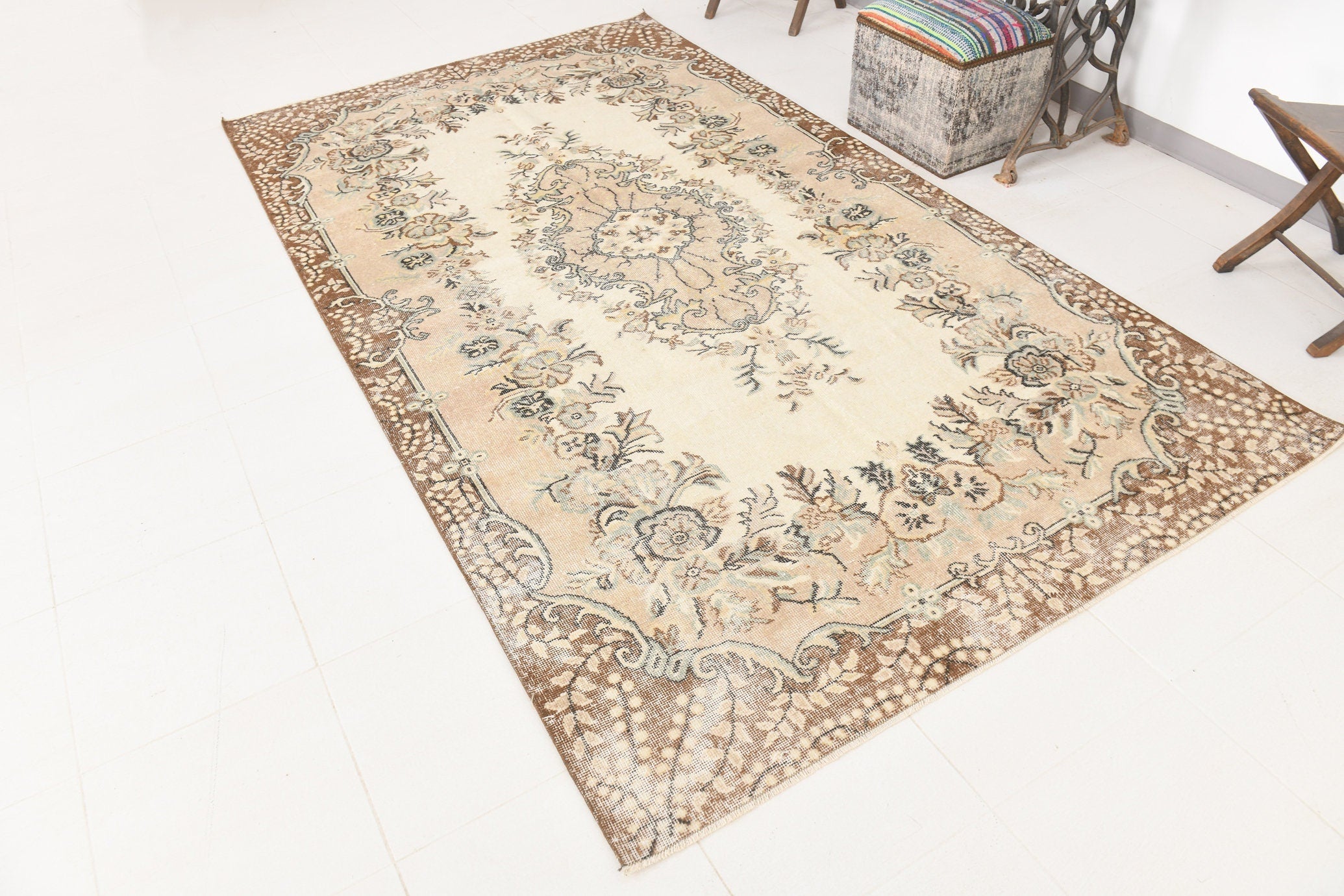 Turkish Vintage Rug  5'8" x 9'12" ft