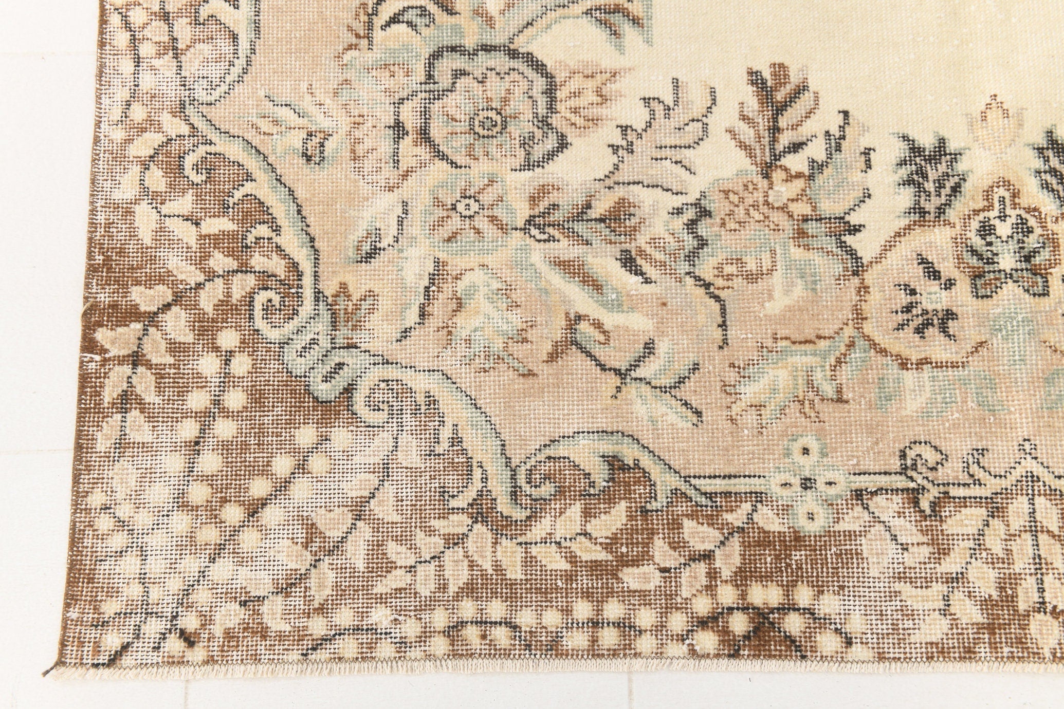 Turkish Vintage Rug  5'8" x 9'12" ft