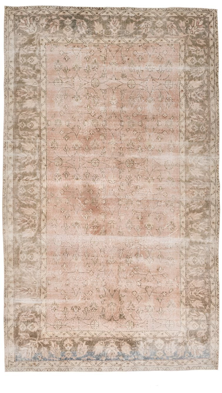 Turkish Vintage Rug  5'8" x 9'7" ft