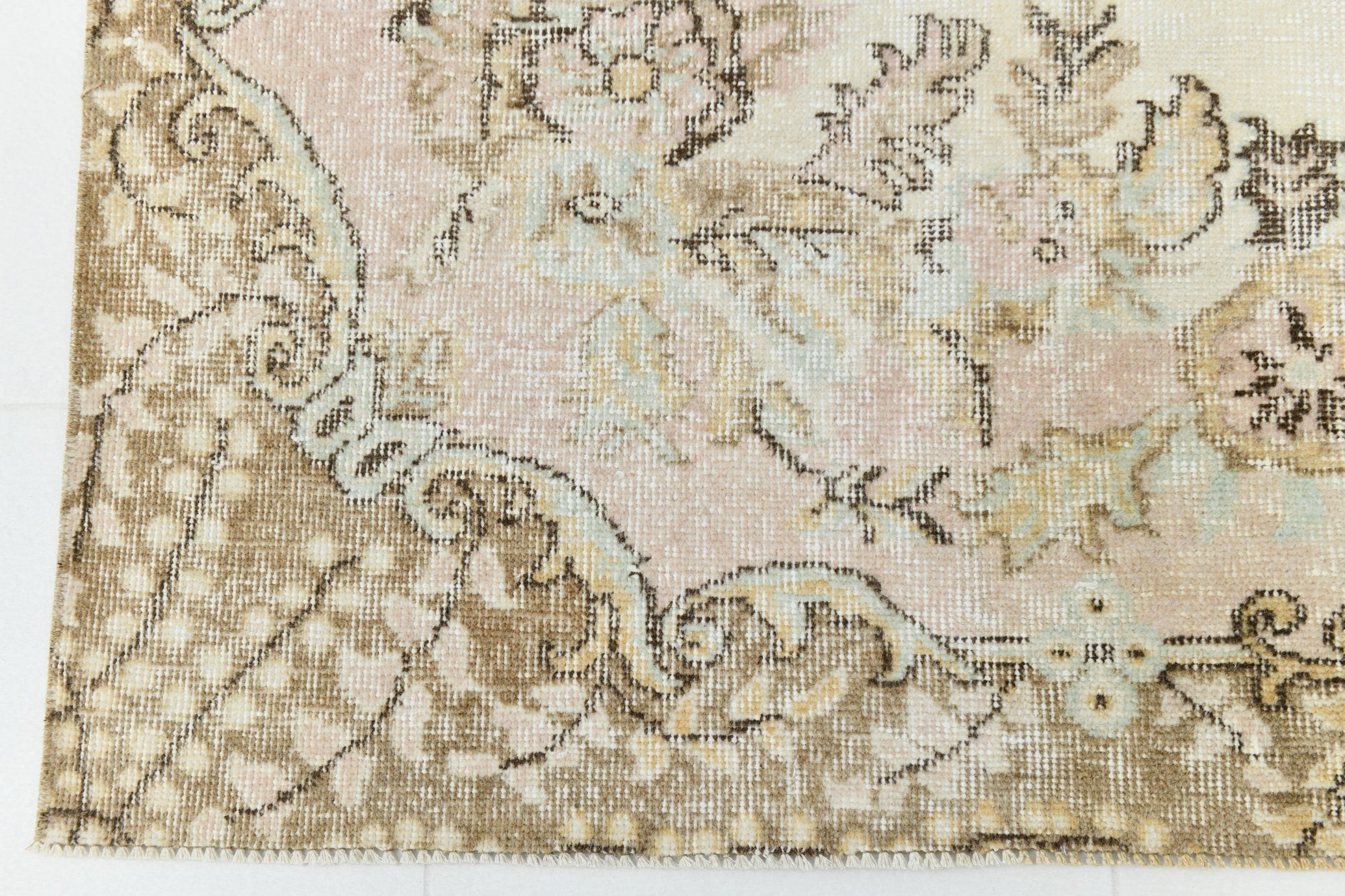 Turkish Vintage Rug 5’8’’ x 9’7’’ ft