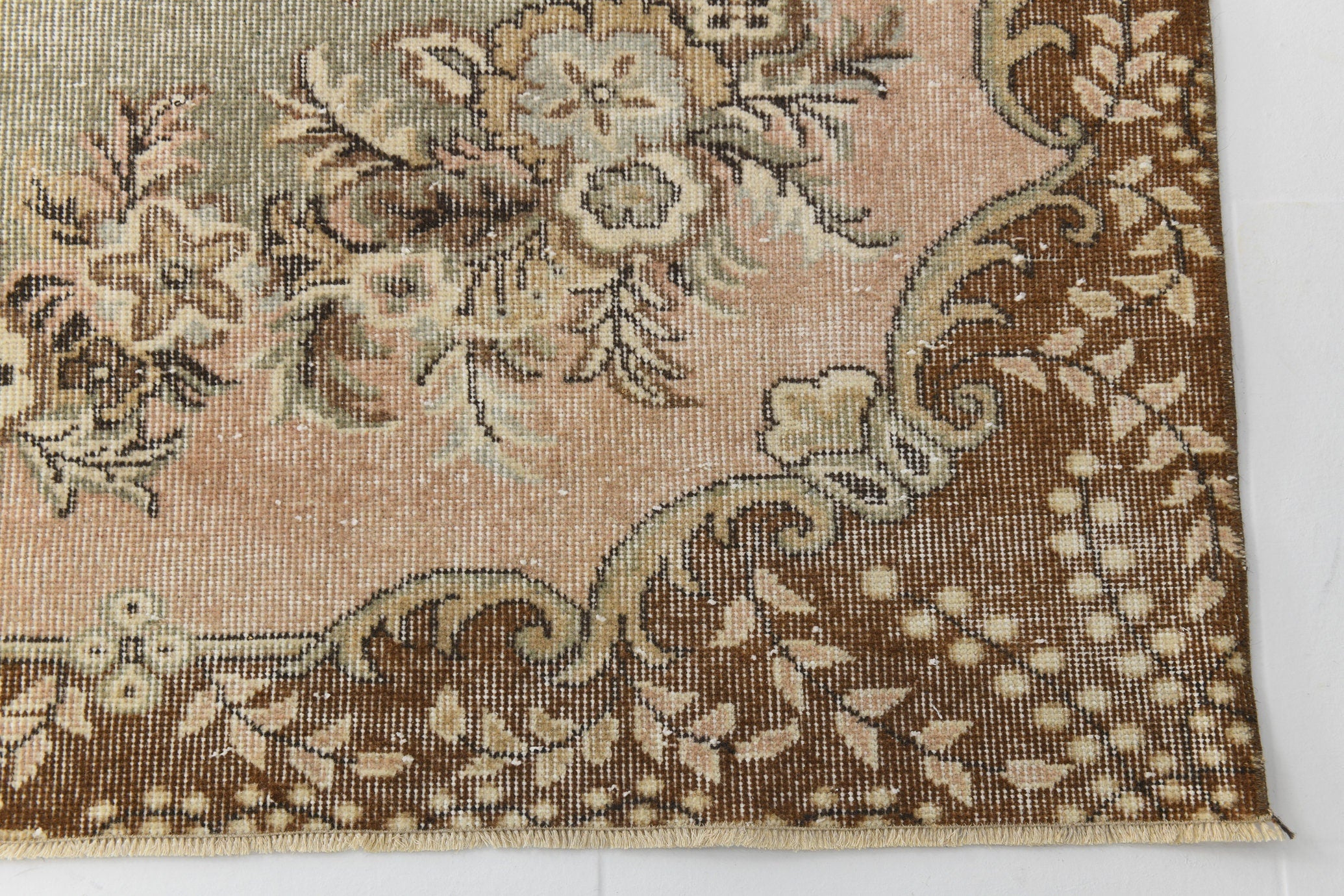 Turkish Vintage Rug  5'9" x 9'1" ft