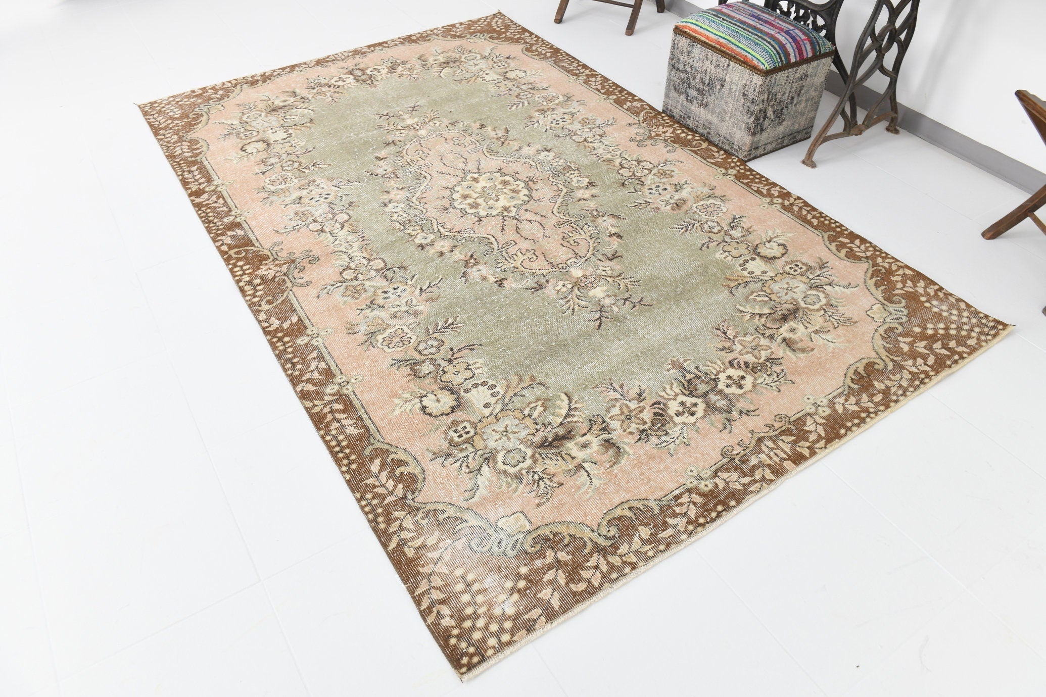 Turkish Vintage Rug  5'9" x 9'1" ft