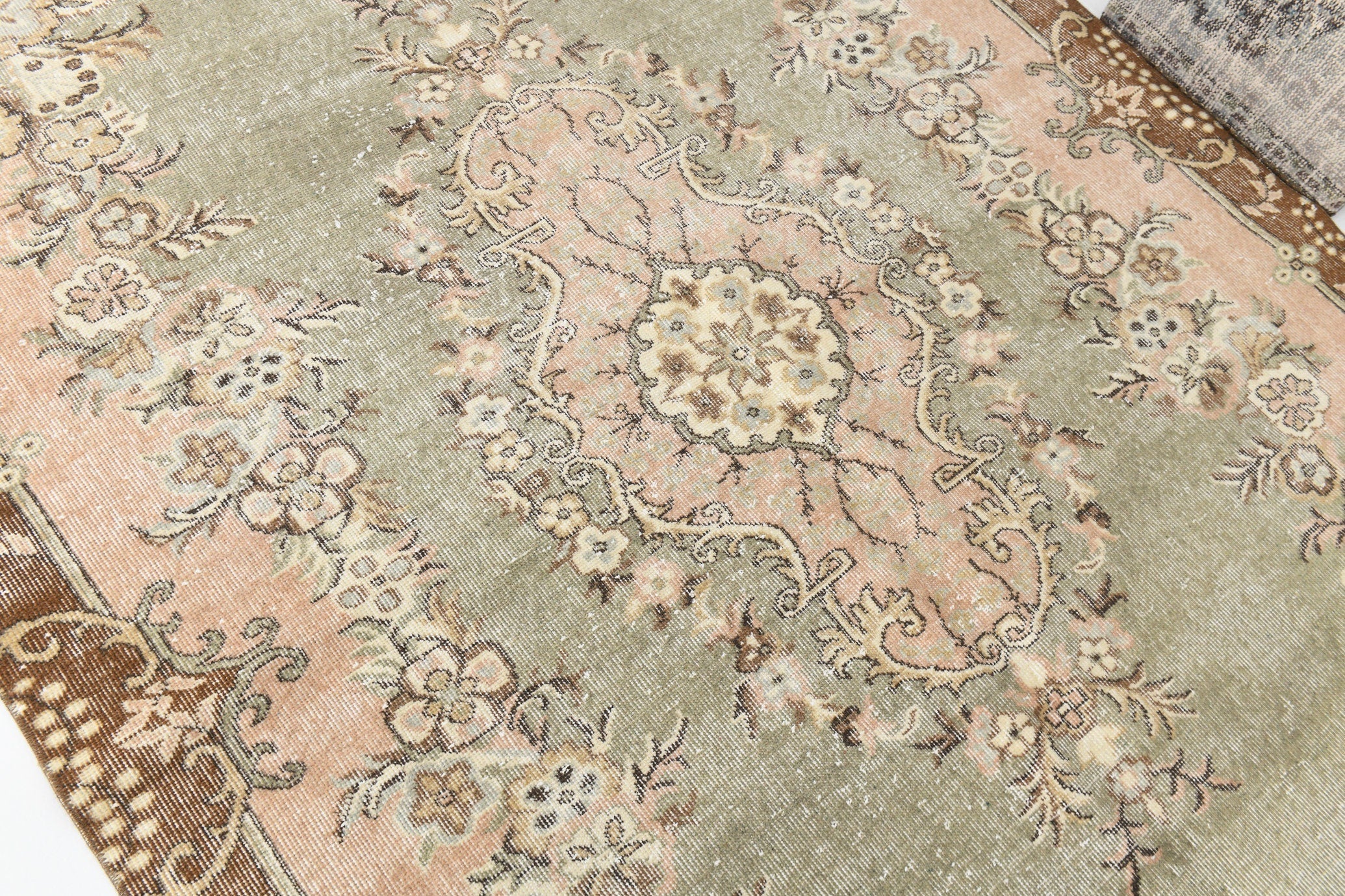 Turkish Vintage Rug  5'9" x 9'1" ft