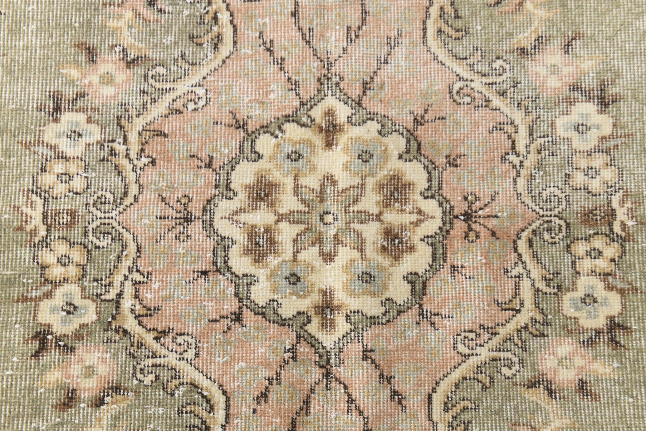 Turkish Vintage Rug  5'9" x 9'1" ft