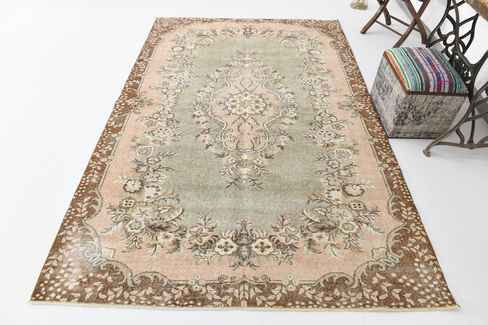 Turkish Vintage Rug  5'9" x 9'1" ft