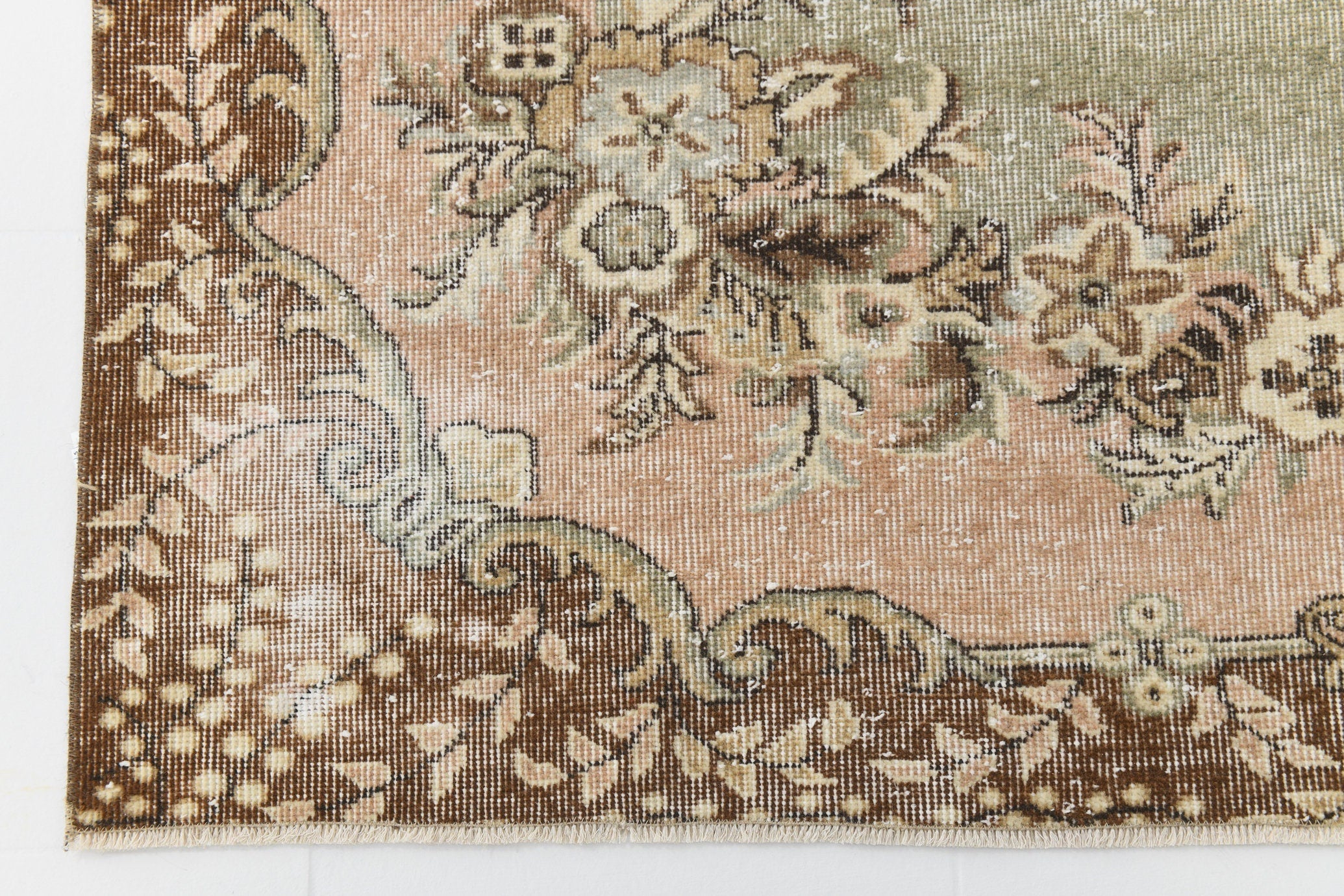 Turkish Vintage Rug  5'9" x 9'1" ft