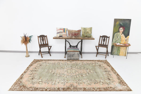 Turkish Vintage Rug  5'9" x 9'1" ft