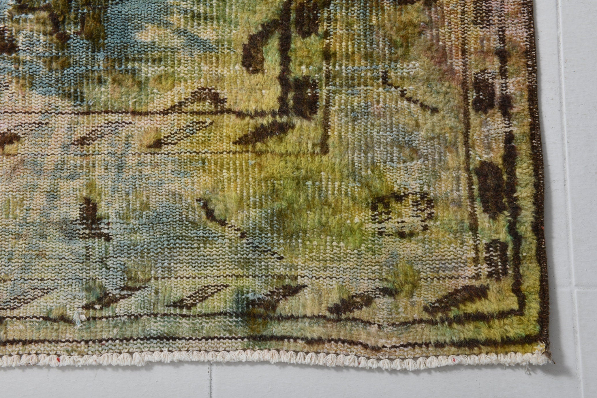 Turkish Vintage Rug  5'9" x 9'5" ft