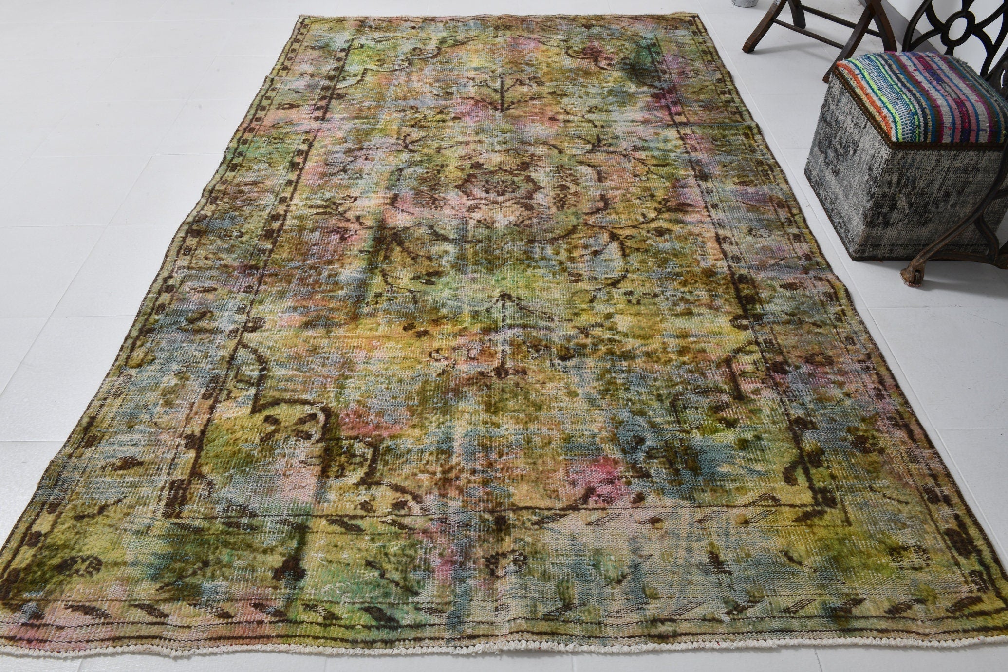Turkish Vintage Rug  5'9" x 9'5" ft