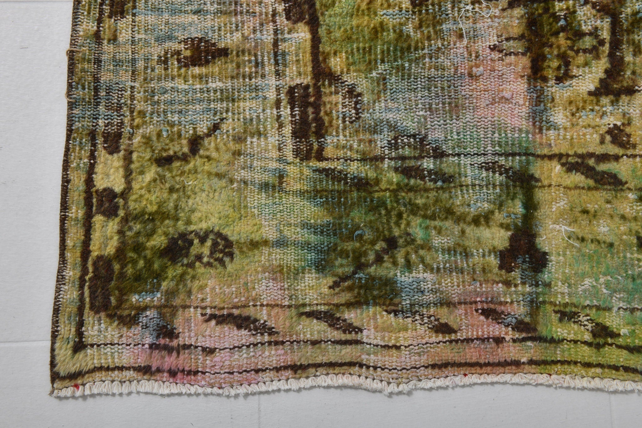 Turkish Vintage Rug  5'9" x 9'5" ft