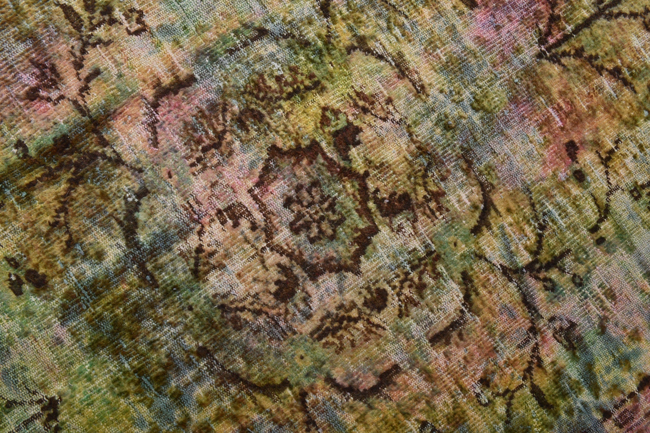 Turkish Vintage Rug  5'9" x 9'5" ft