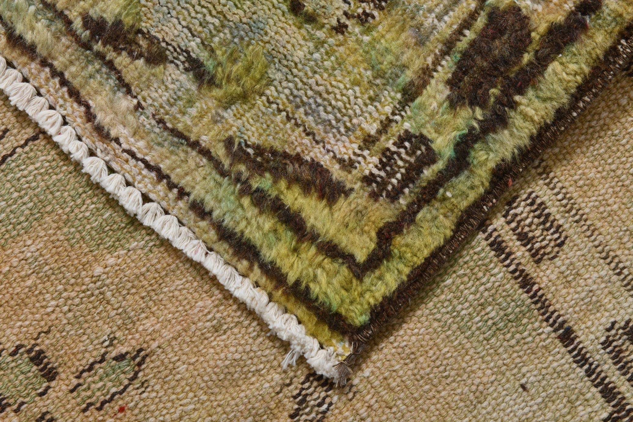 Turkish Vintage Rug  5'9" x 9'5" ft