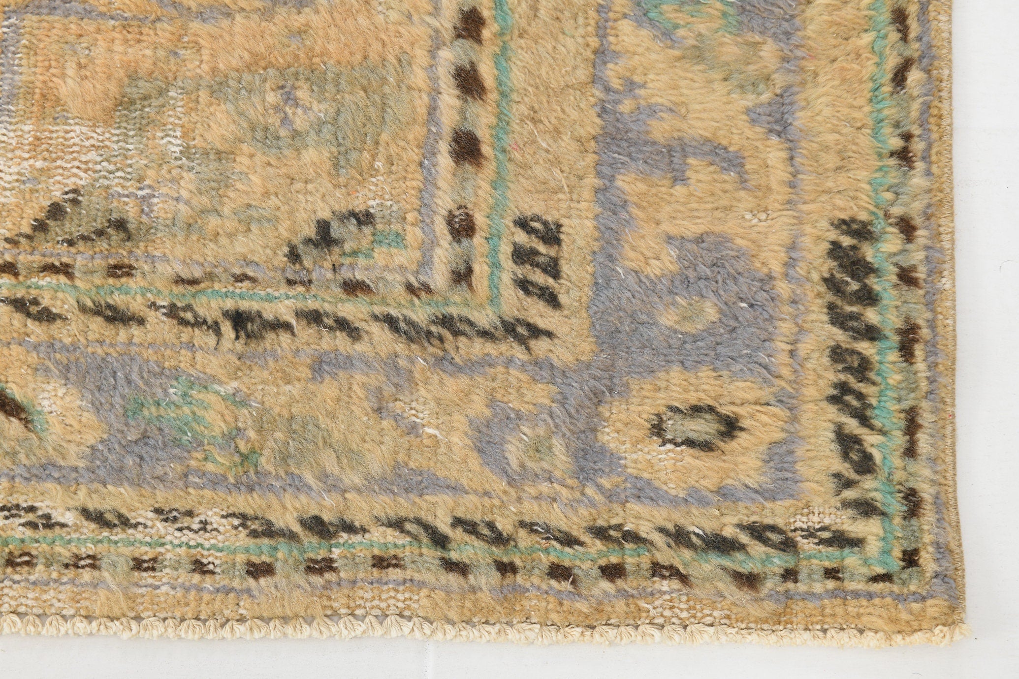 Turkish Vintage Rug  6'0" x 9'1" ft