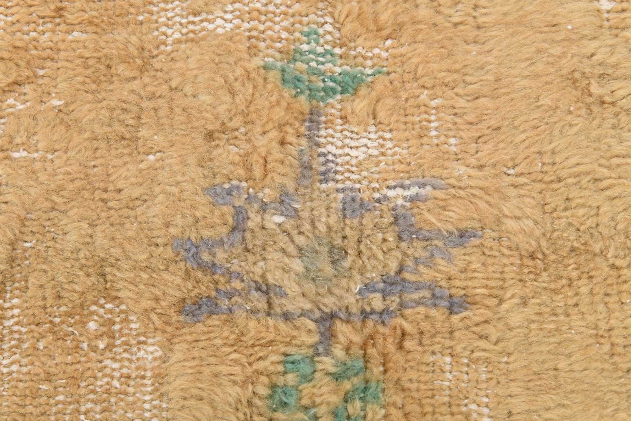 Turkish Vintage Rug  6'0" x 9'1" ft