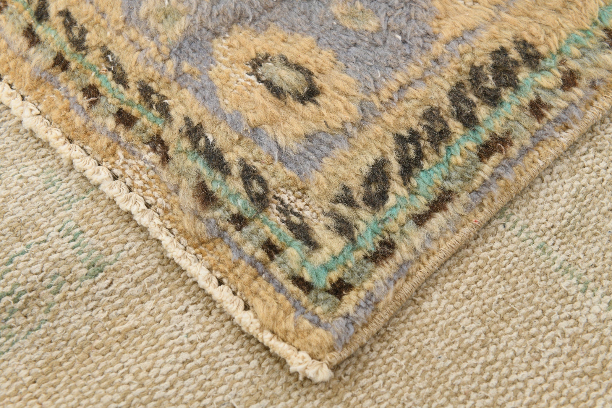 Turkish Vintage Rug  6'0" x 9'1" ft