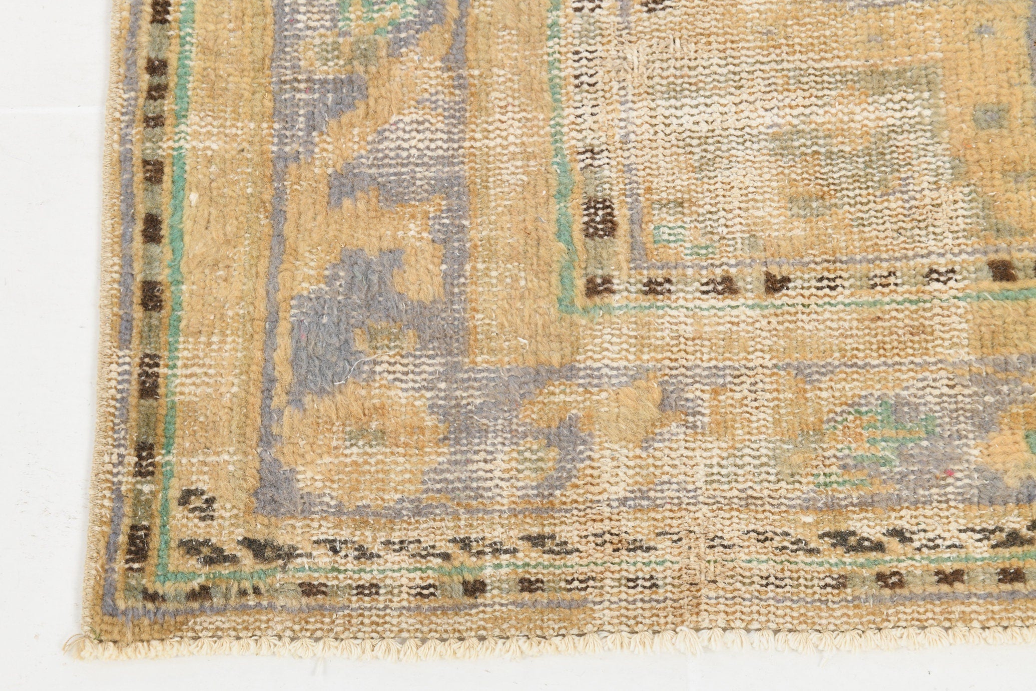 Turkish Vintage Rug  6'0" x 9'1" ft