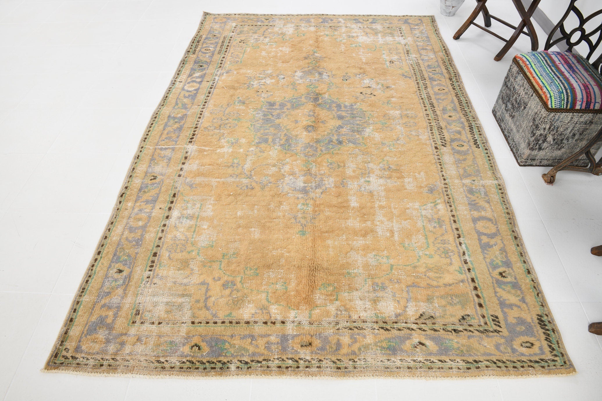Turkish Vintage Rug  6'0" x 9'1" ft