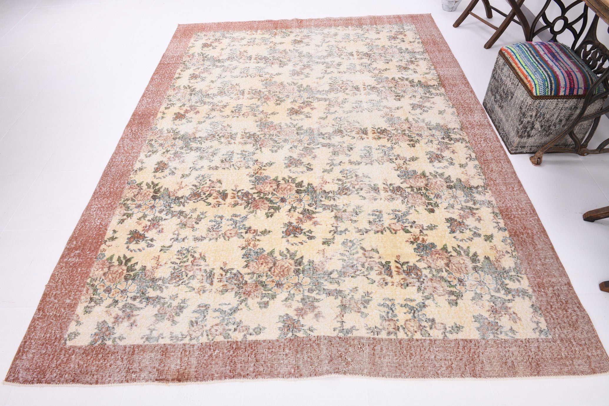 Turkish Vintage Rug  6'10" x 9'7" ft