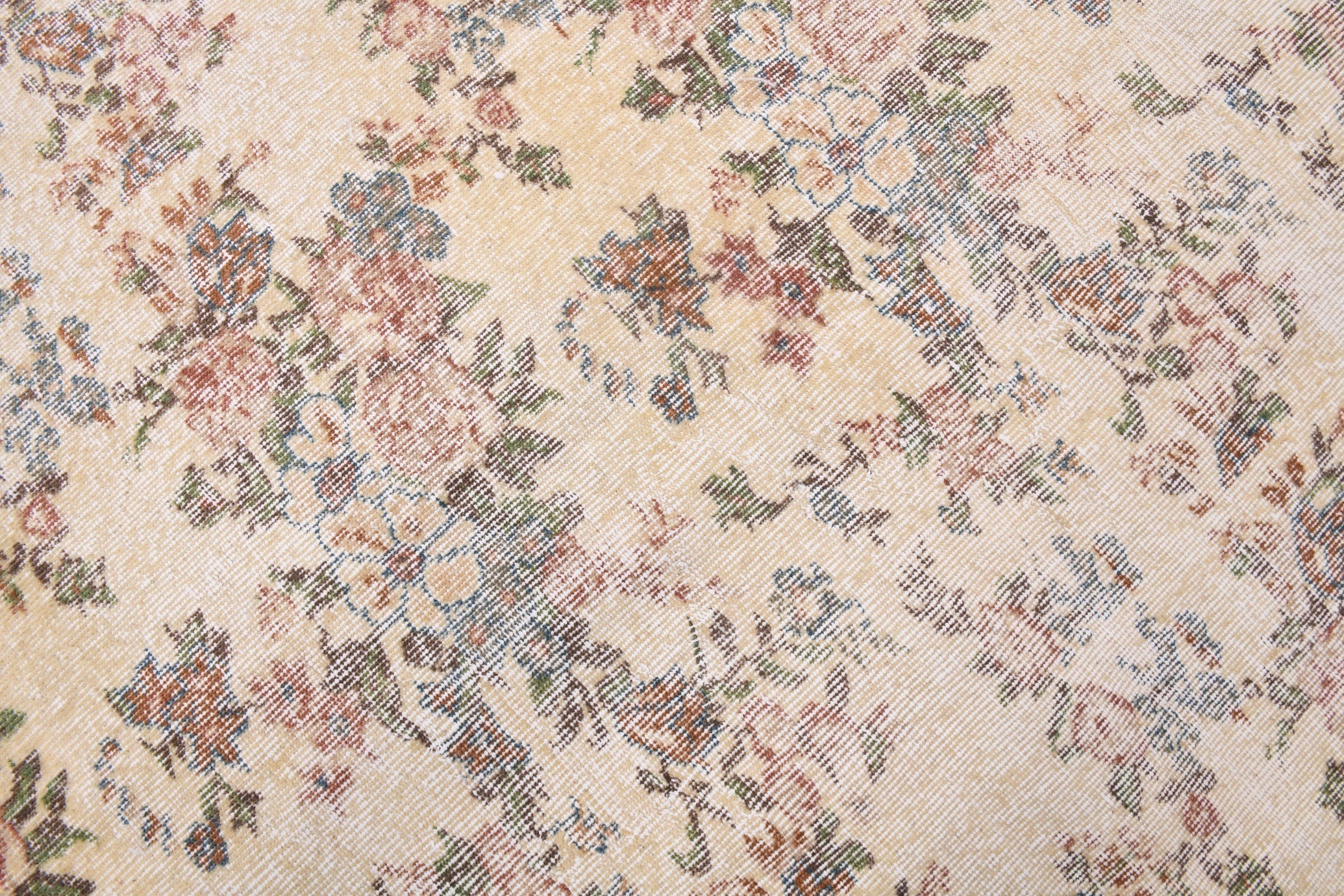 Turkish Vintage Rug  6'10" x 9'7" ft